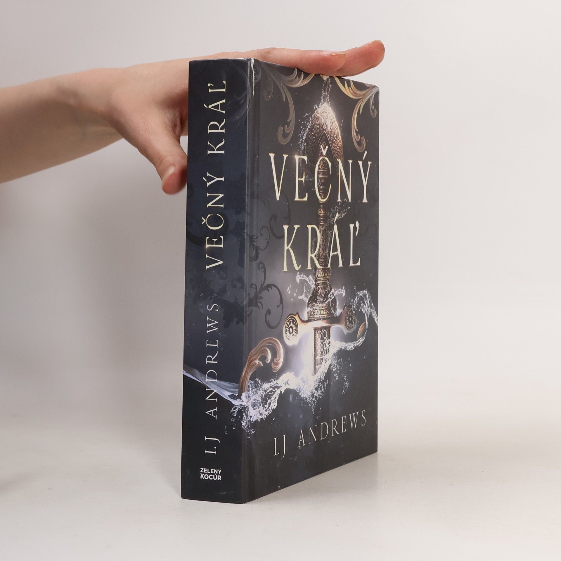 Lj Andrews Večný kráľ