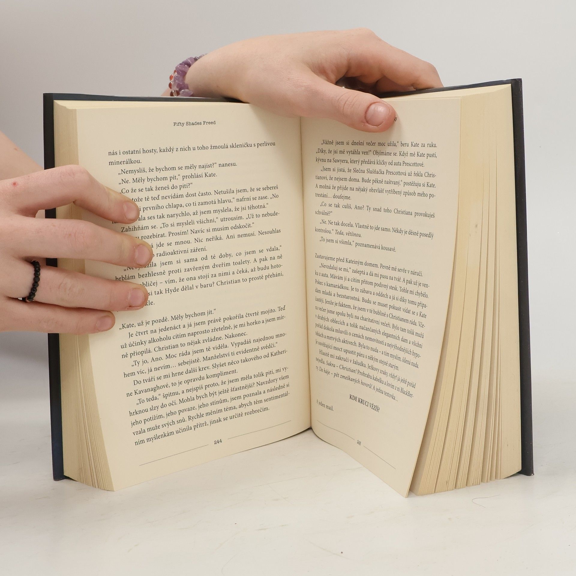 E. L. James Padesát odstínů svobody