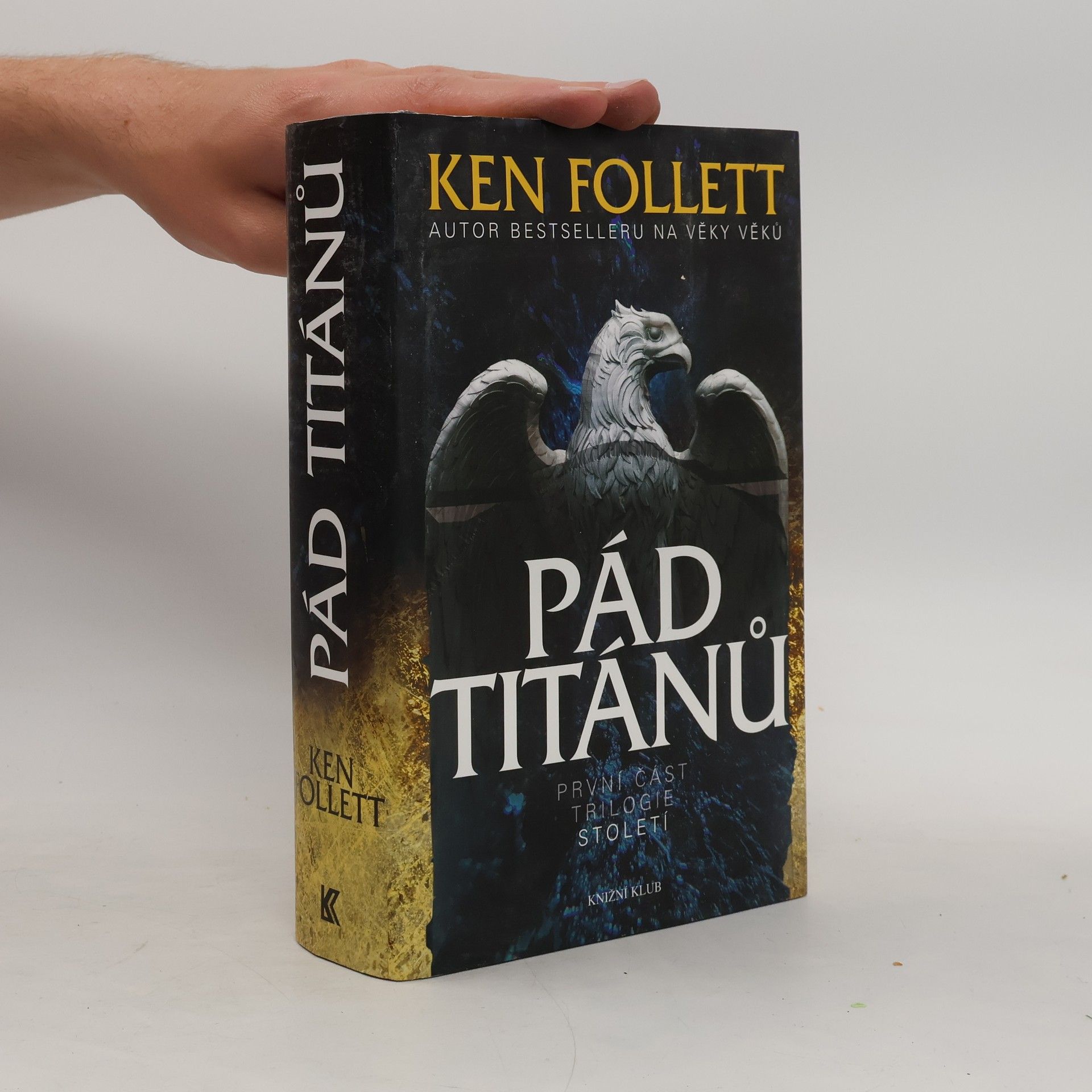 Ken Follett Pád titánů