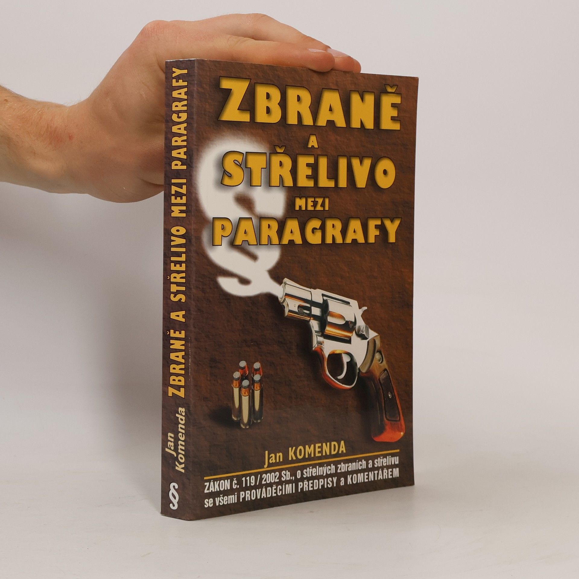Jan Komenda Zbraně a střelivo mezi paragrafy