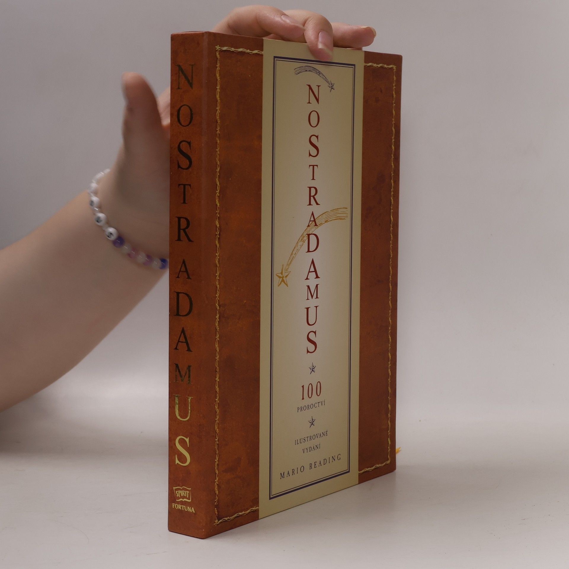 Mario Reading Nostradamus 100 proroctví: ilustrované vydání