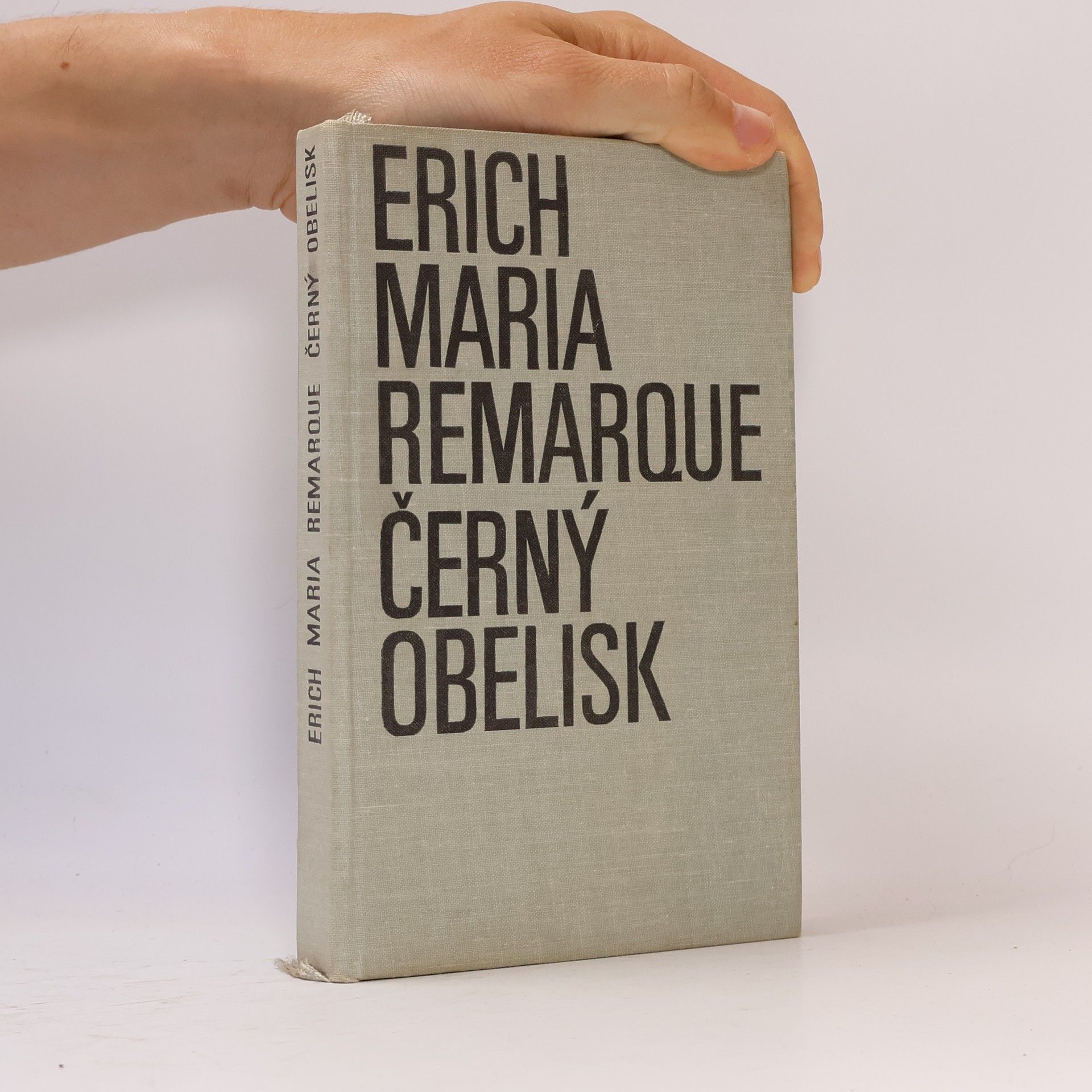 Erich Maria Remarque Černý obelisk