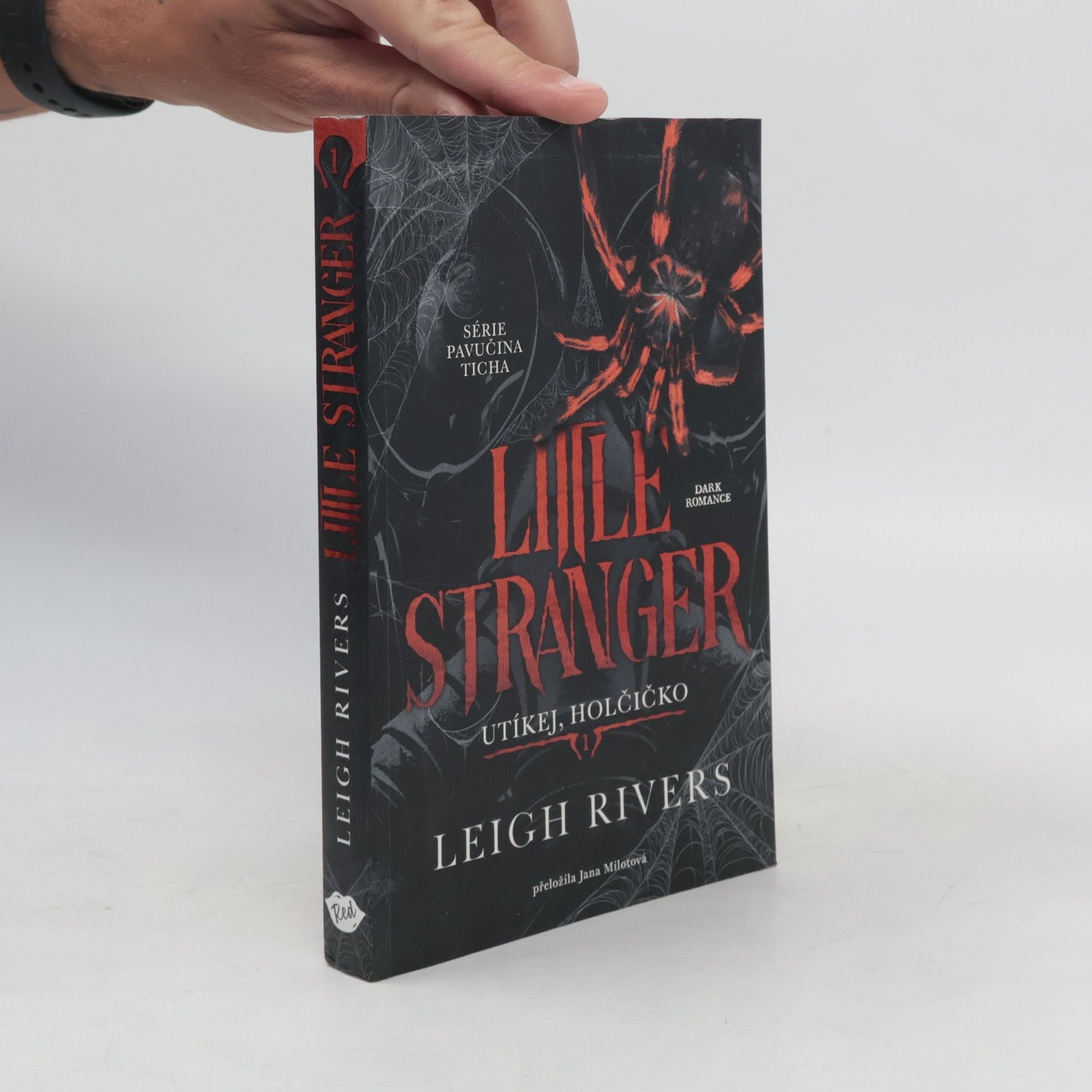 Leigh Rivers Little Stranger Utíkej, holčičko