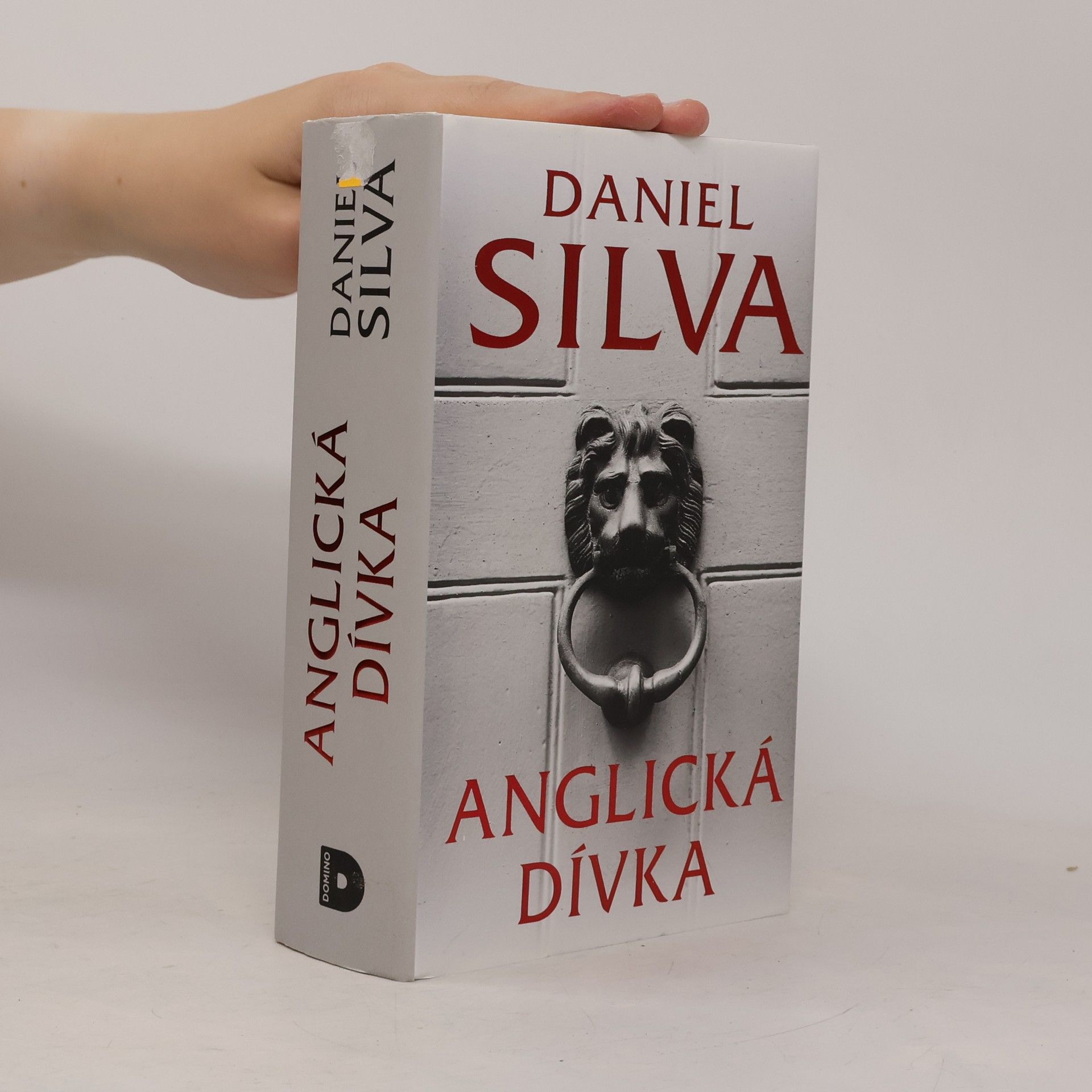 Daniel Silva Anglická dívka