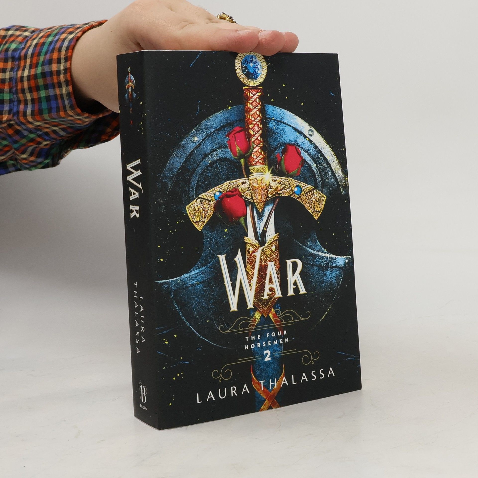 Laura Thalassa War