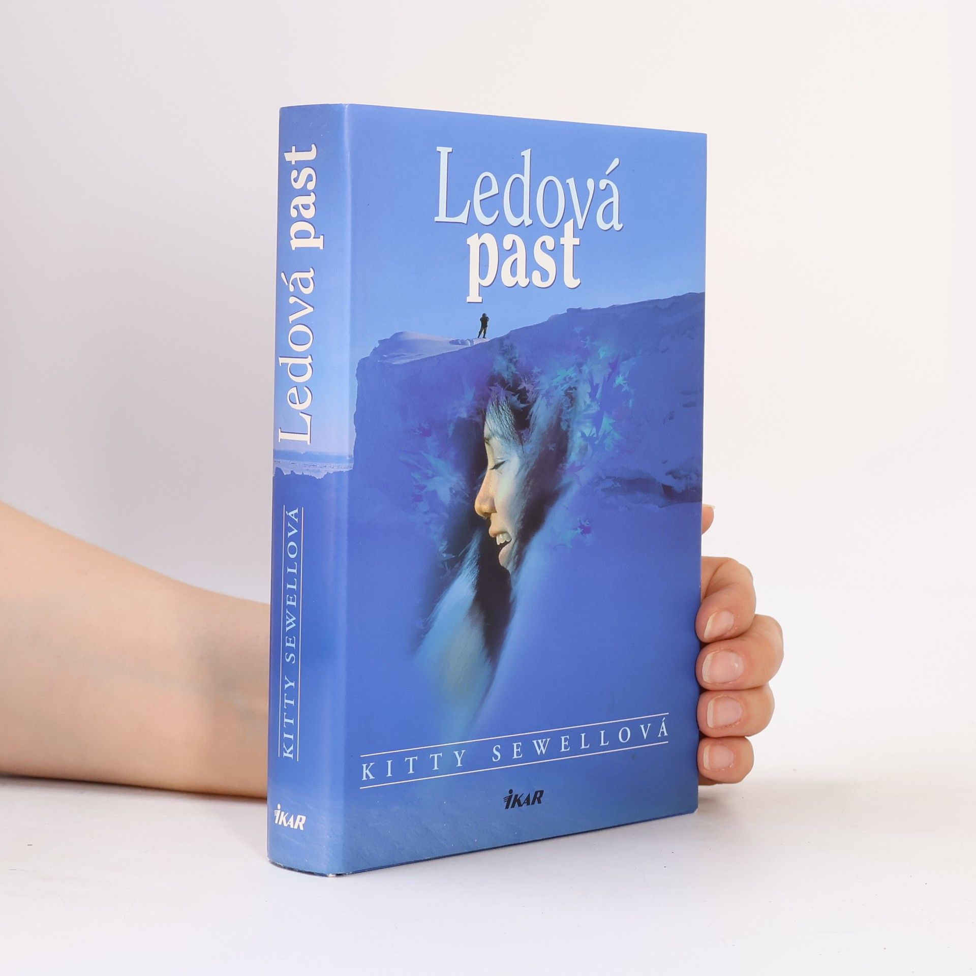 Kitty Sewell Ledová past