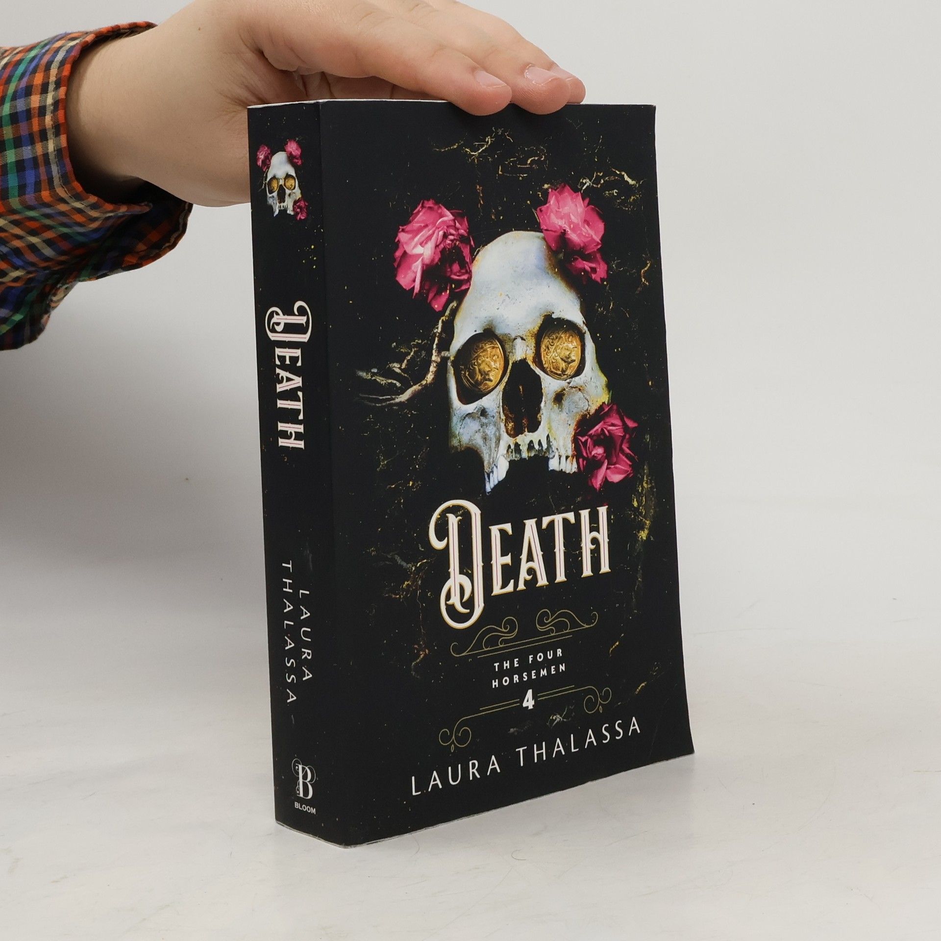 Laura Thalassa Death
