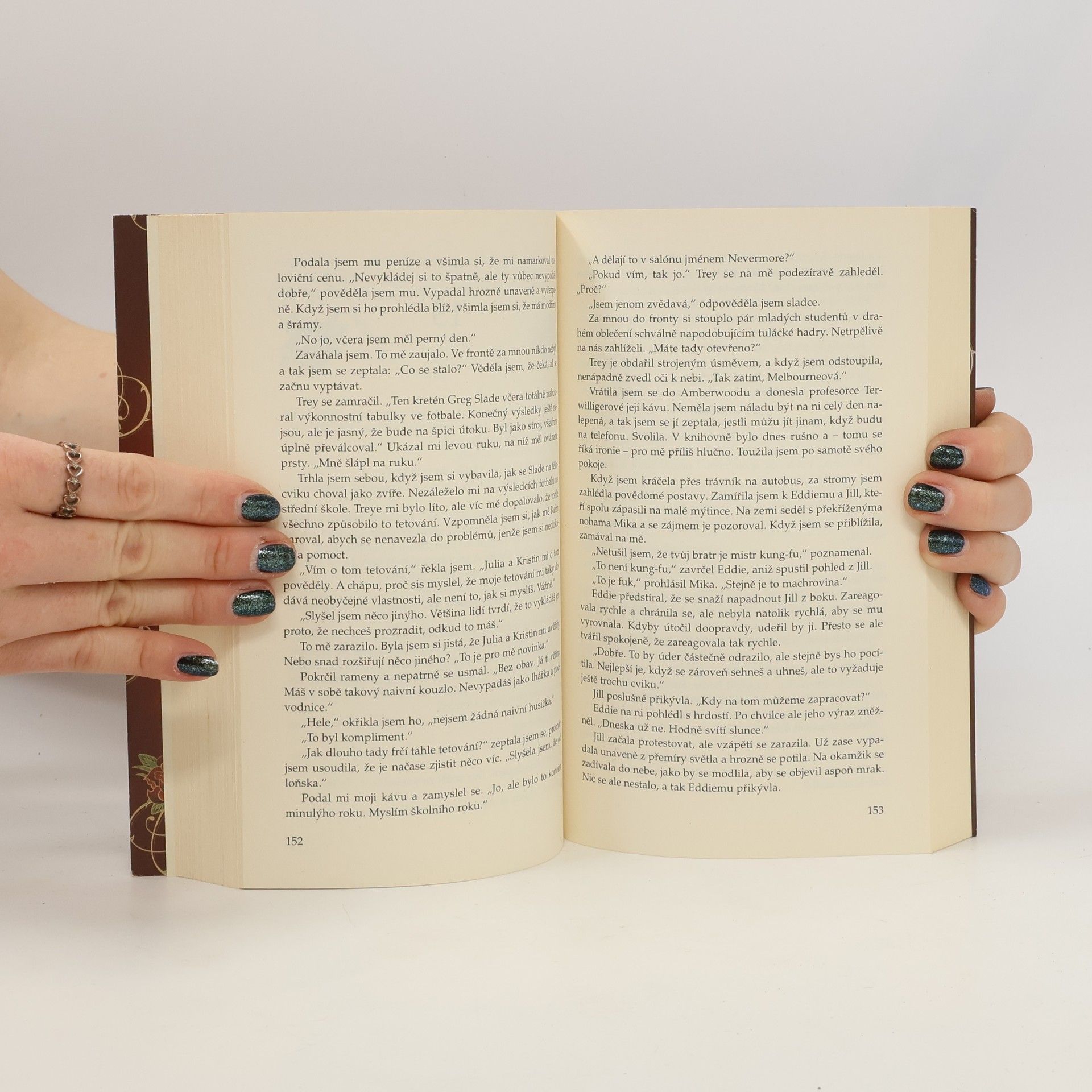 Richelle Mead Pokrevní pouta. 1. díl