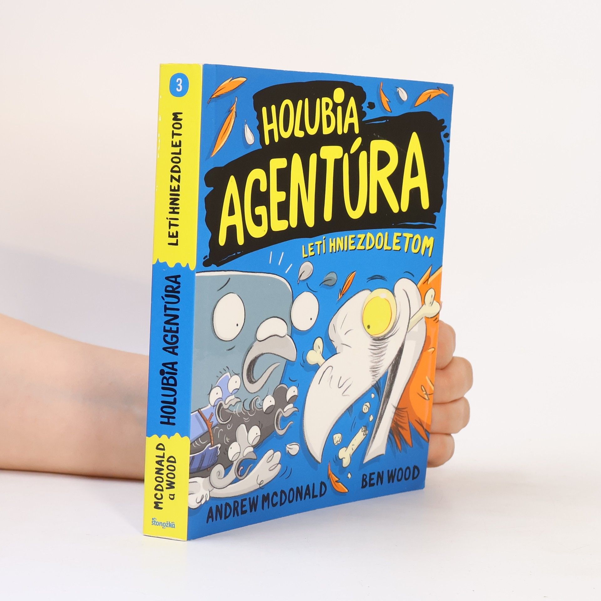 Andrew McDonald Holubia agentúra letí hniezdoletom