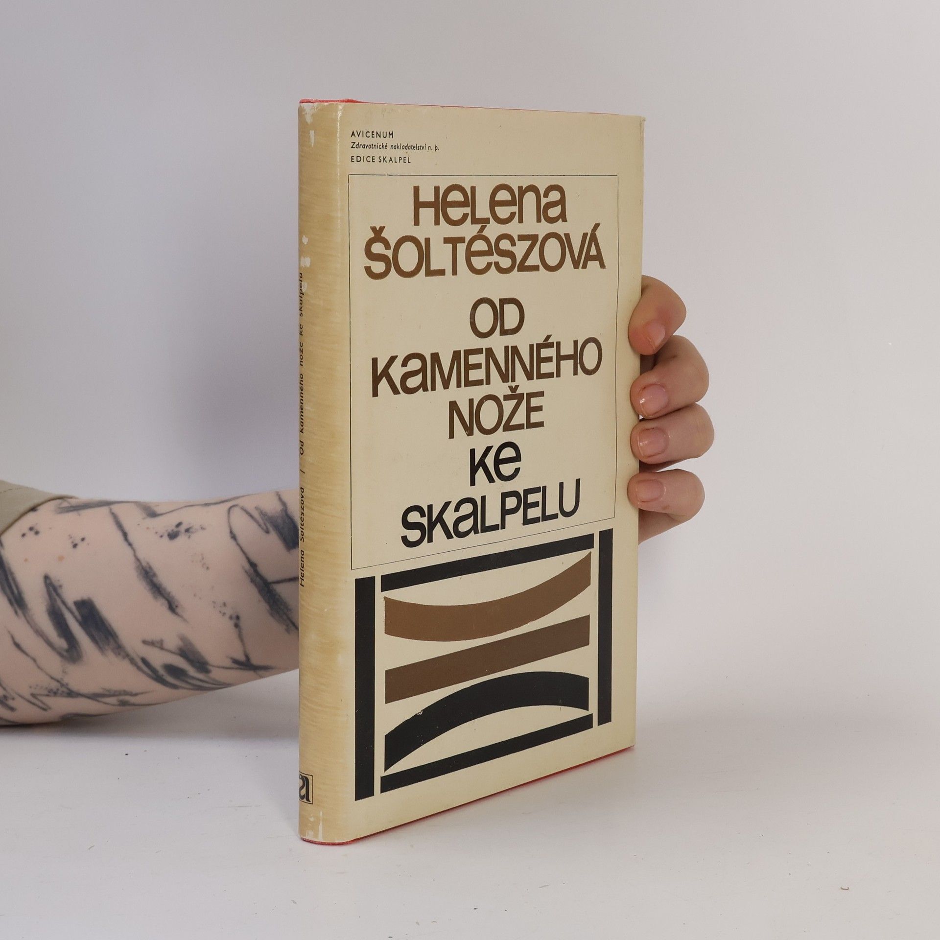 Helena Šoltészová Od kamenného nože ke skalpelu