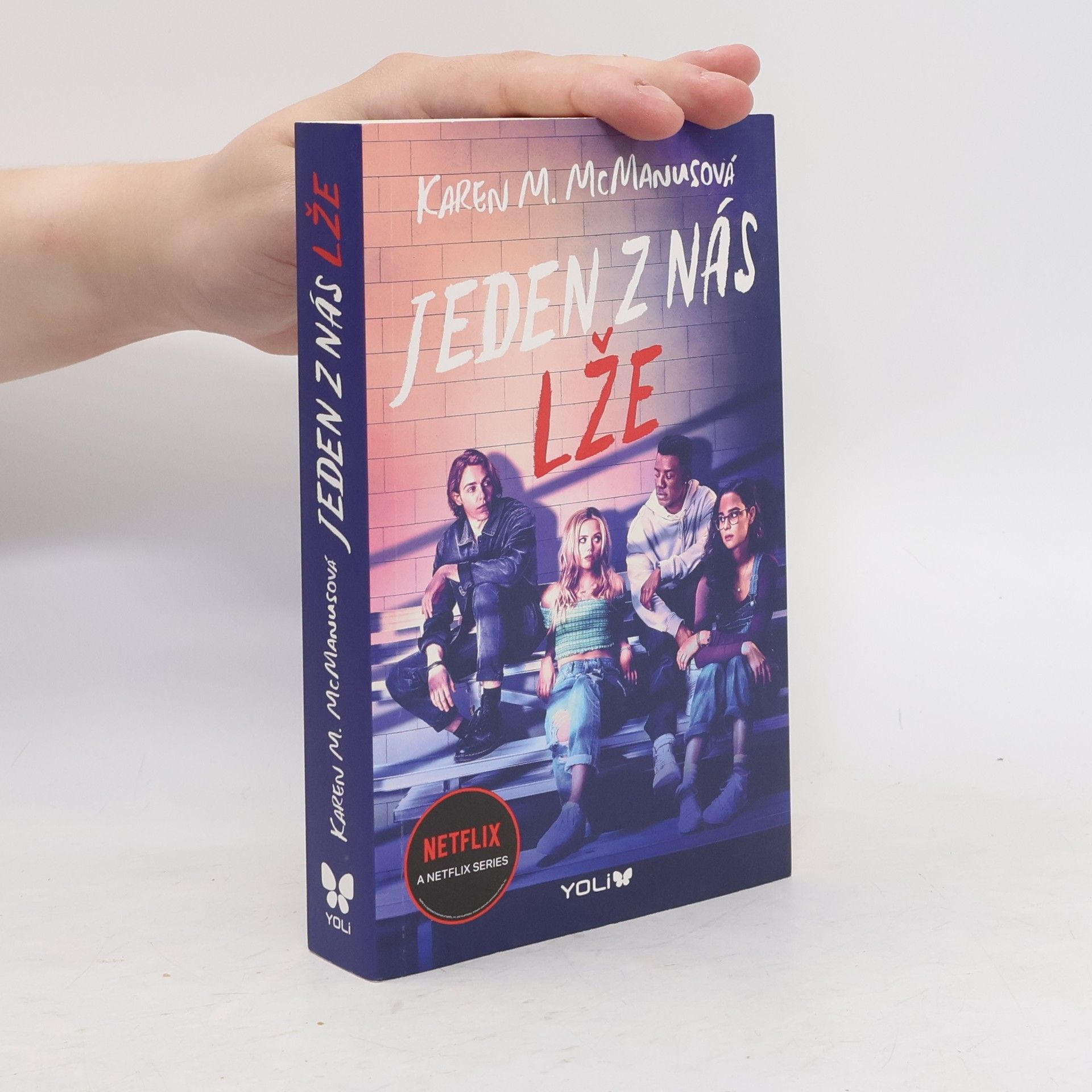 Karen M. McManus Jeden z nás lže