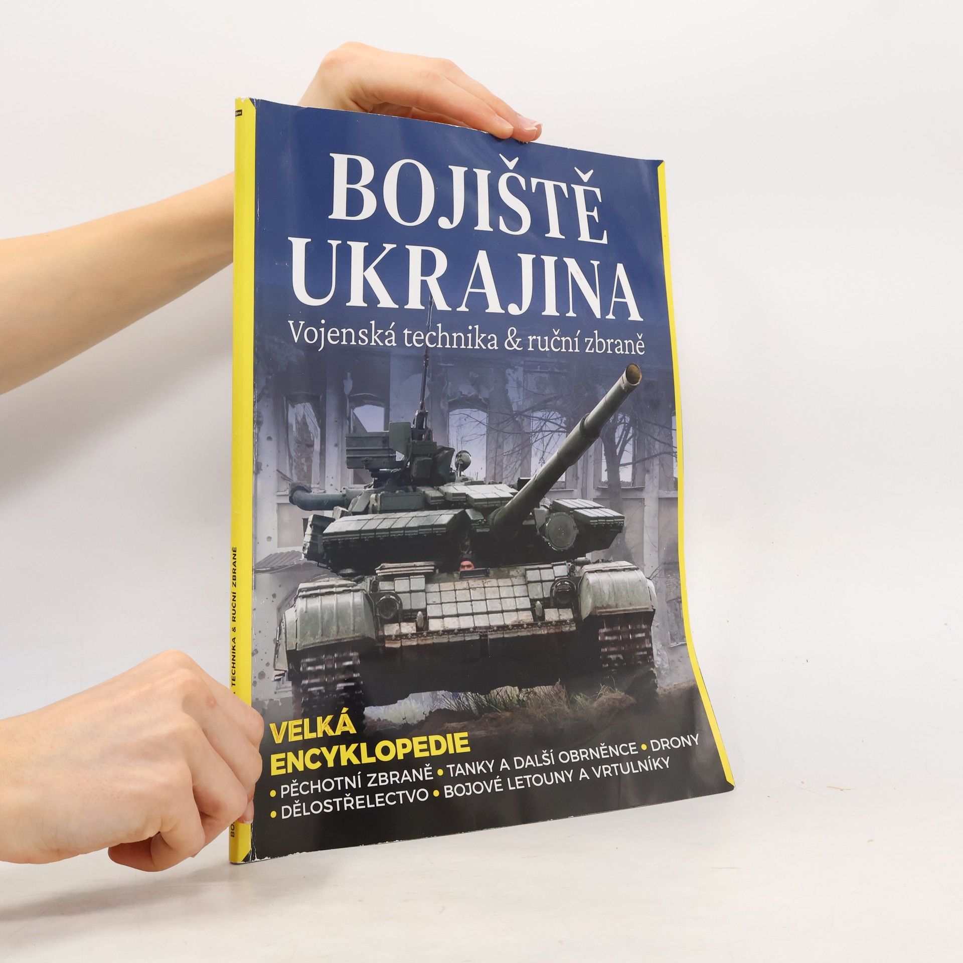 Martin J. Dougherty Bojiště Ukrajina – Vojenská technika & ruční zbraně