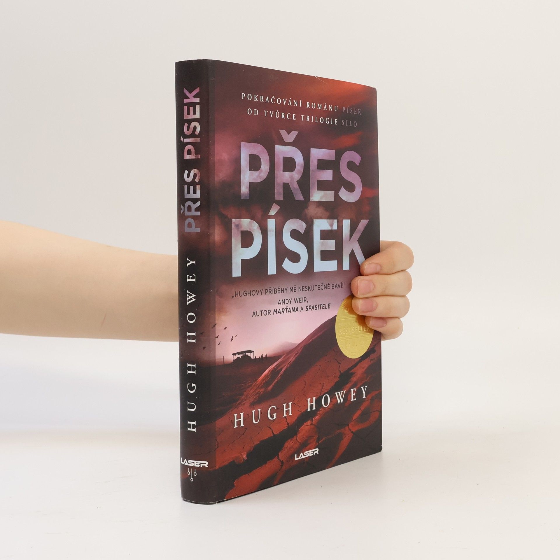 Hugh Howey Přes písek