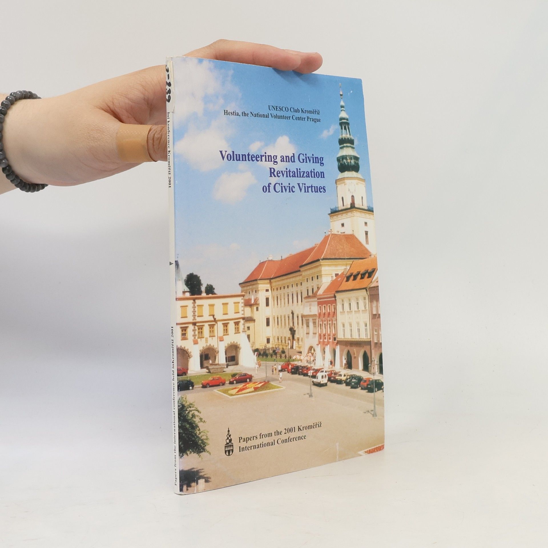 Collectif d'auteurs Dobrovolnictví a dárcovství, obnova občanských ctností. Volunteering and giving revitalization of civis virtues