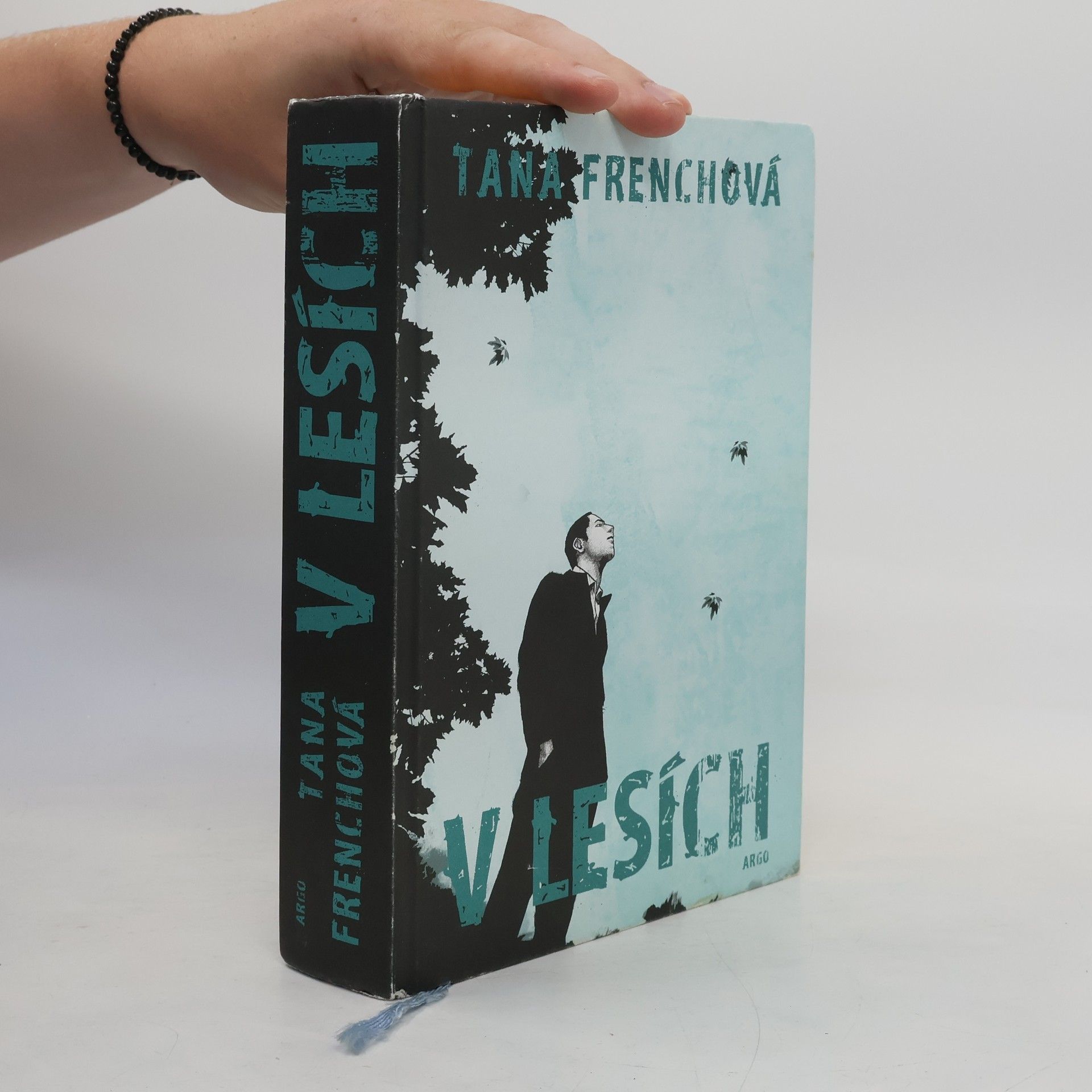 Tana French V lesích