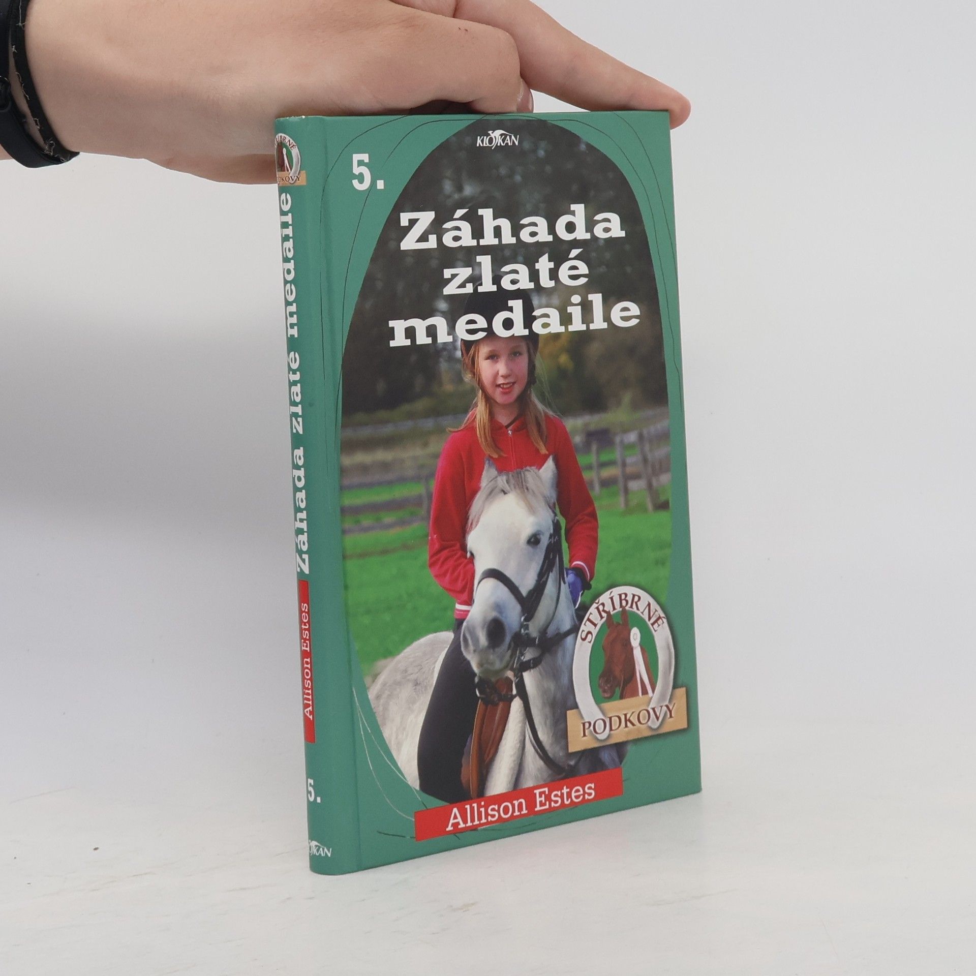 Allison Estes Stříbrné podkovy. 5, Záhada zlaté medaile