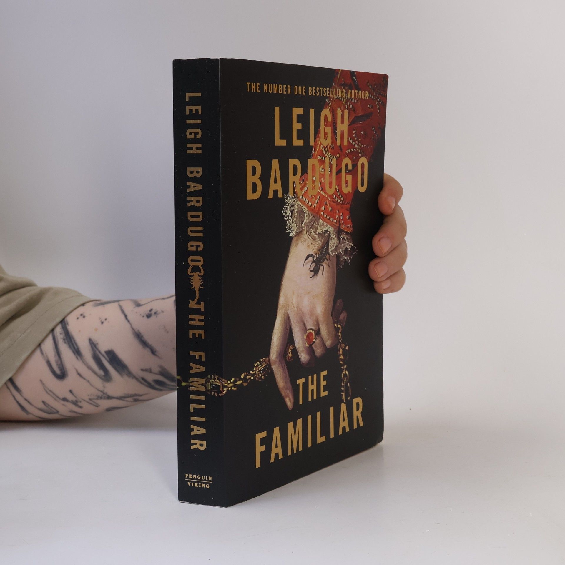 Leigh Bardugo The Familiar