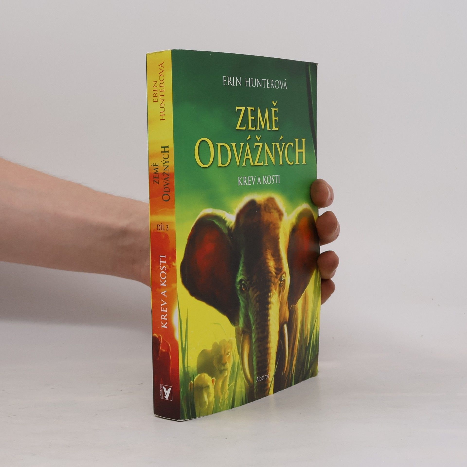 Erin Hunter Země odvážných. Krev a kosti