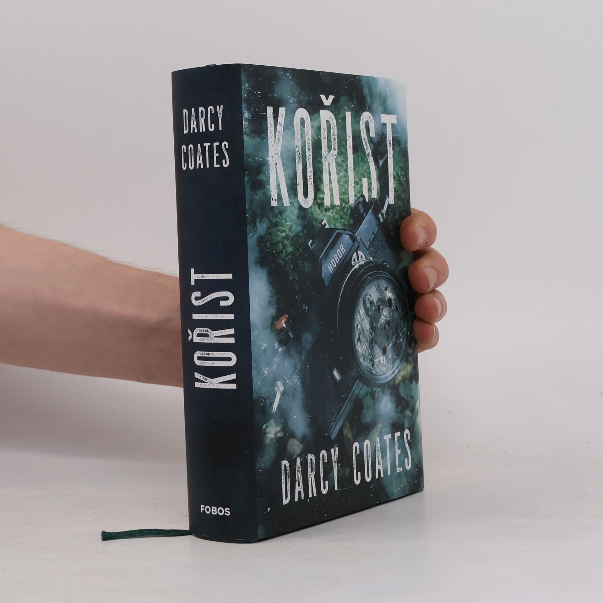 Darcy Coates Kořist