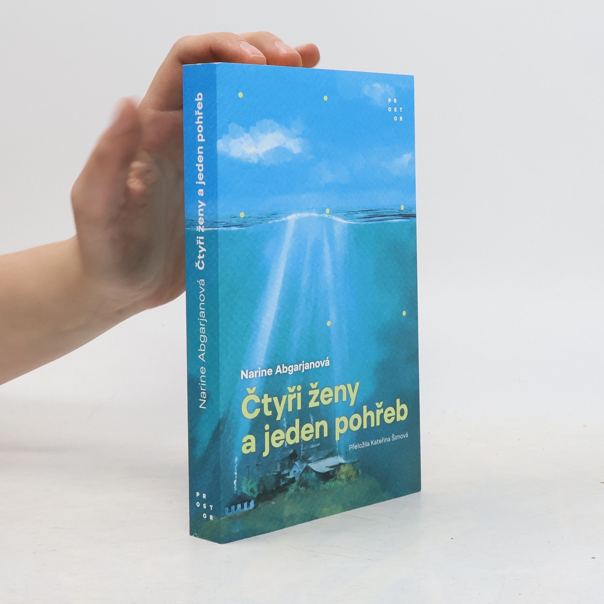 Narine Abgarjan Čtyři ženy a jeden pohřeb