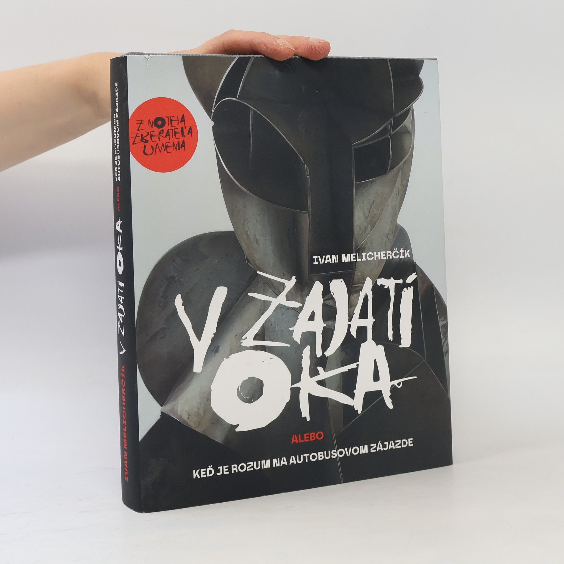 V zajatí oka