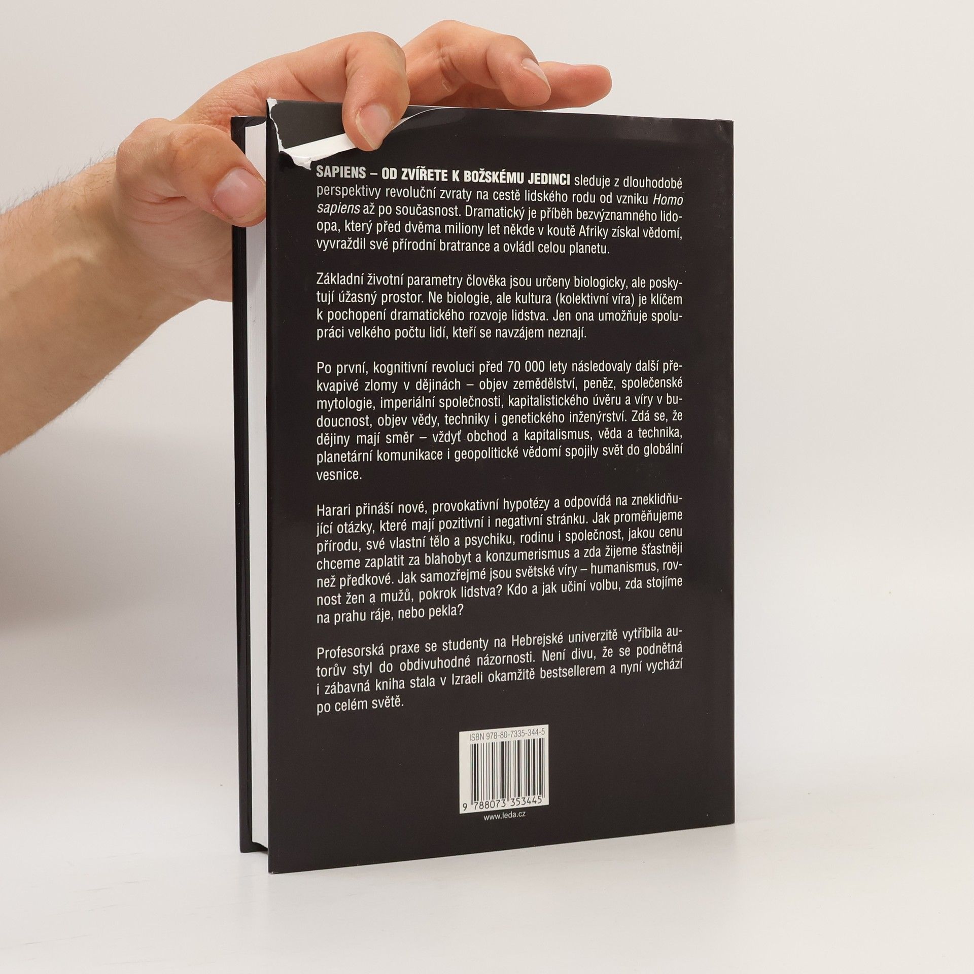 Yuval Noah Harari Sapiens - Od zvířete k božskému jedinci