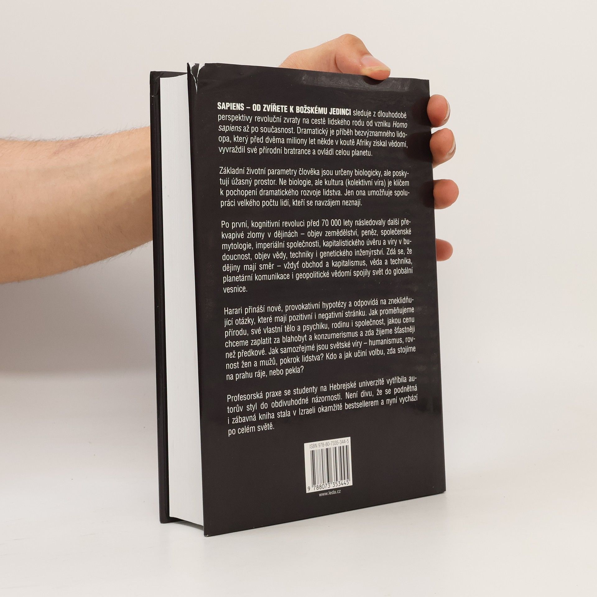 Yuval Noah Harari Sapiens - Od zvířete k božskému jedinci