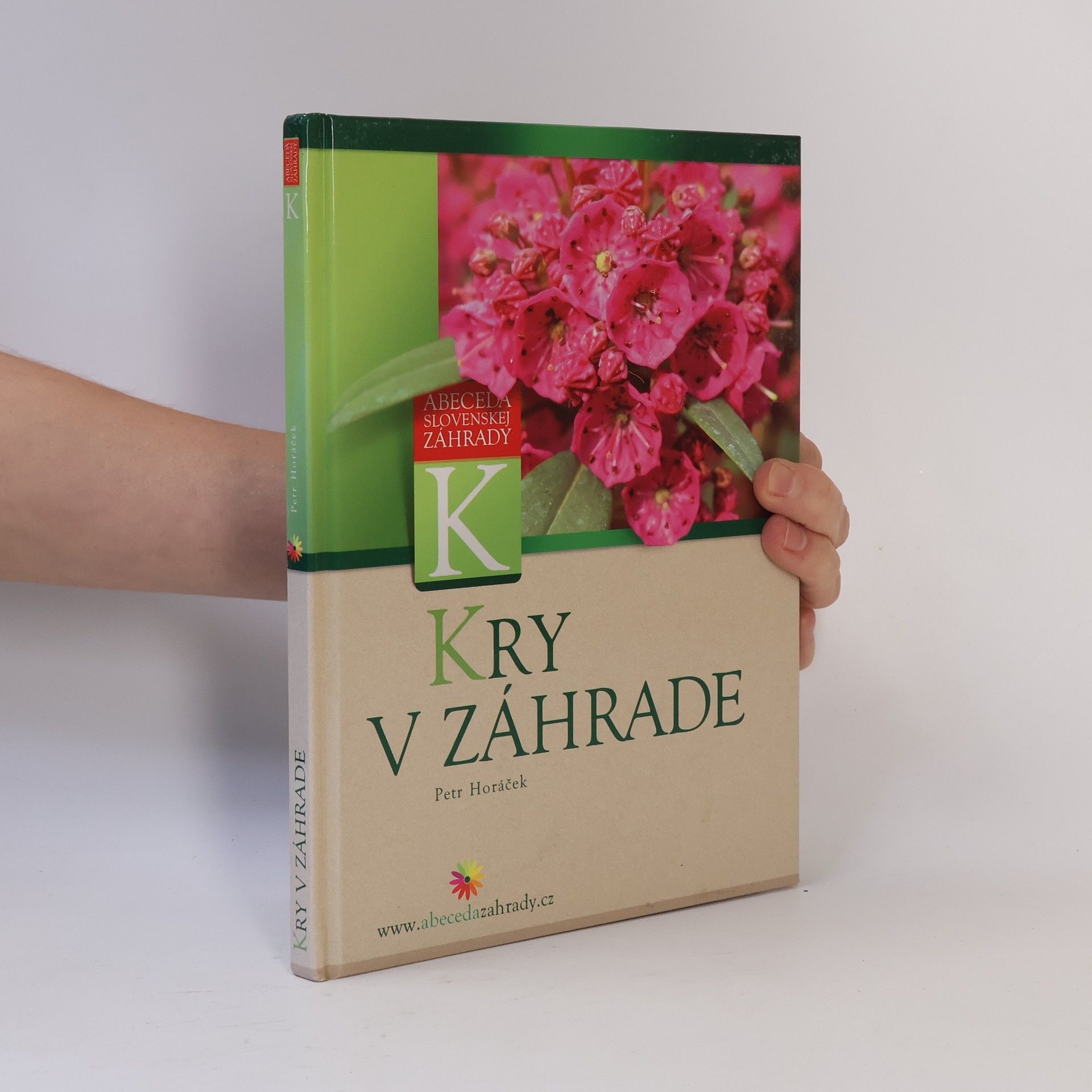 Petr Horácek Kry v záhrade