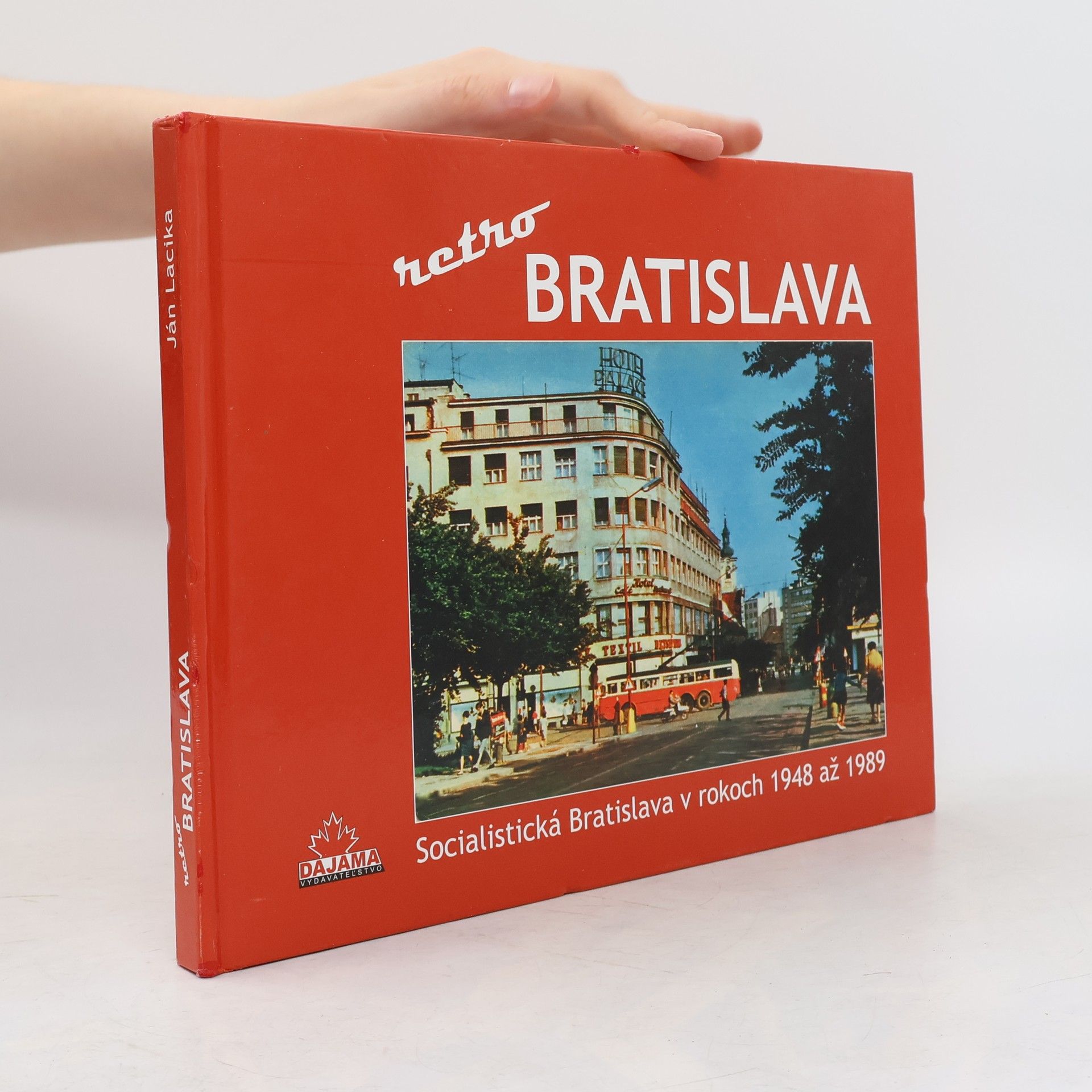 Rebecca Stephens Bratislava - retro socialistická Bratislava v rokoch 1948-1989