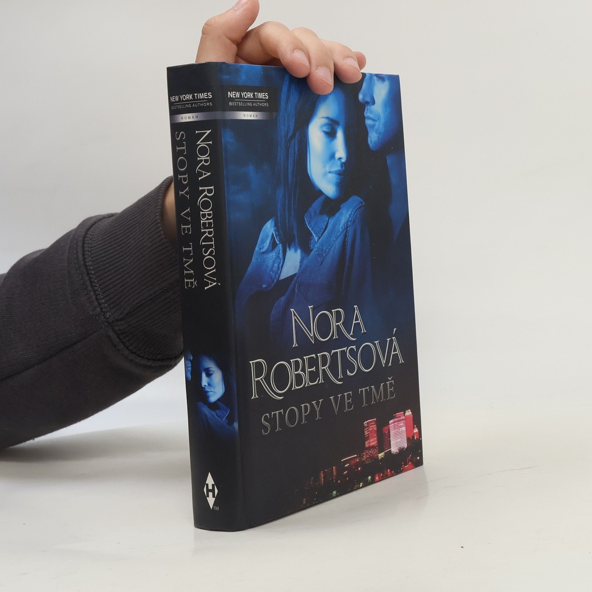 Nora Roberts Stopy ve tmě. Noční stín. Noční dým