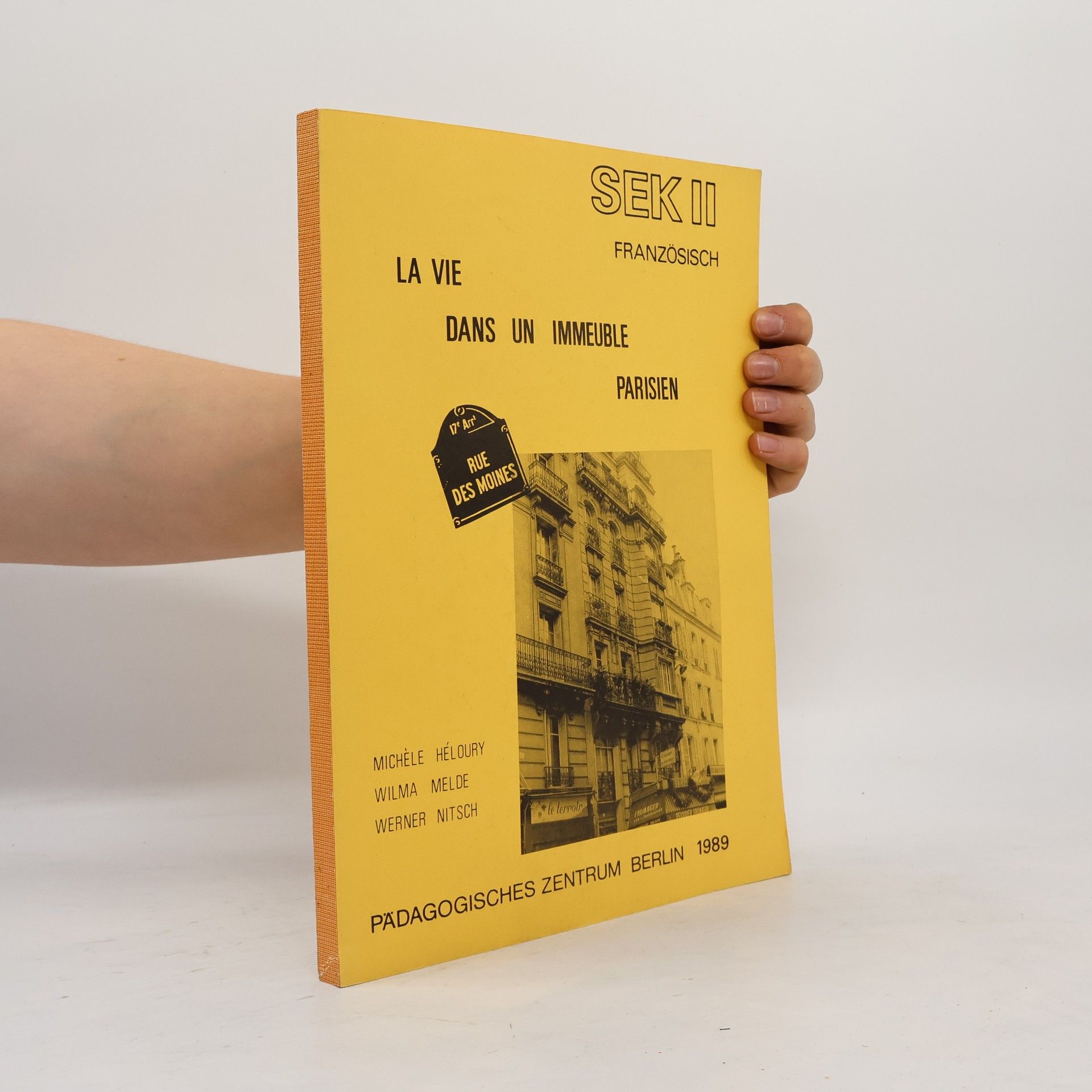 La vie dans un immeuble parisien
