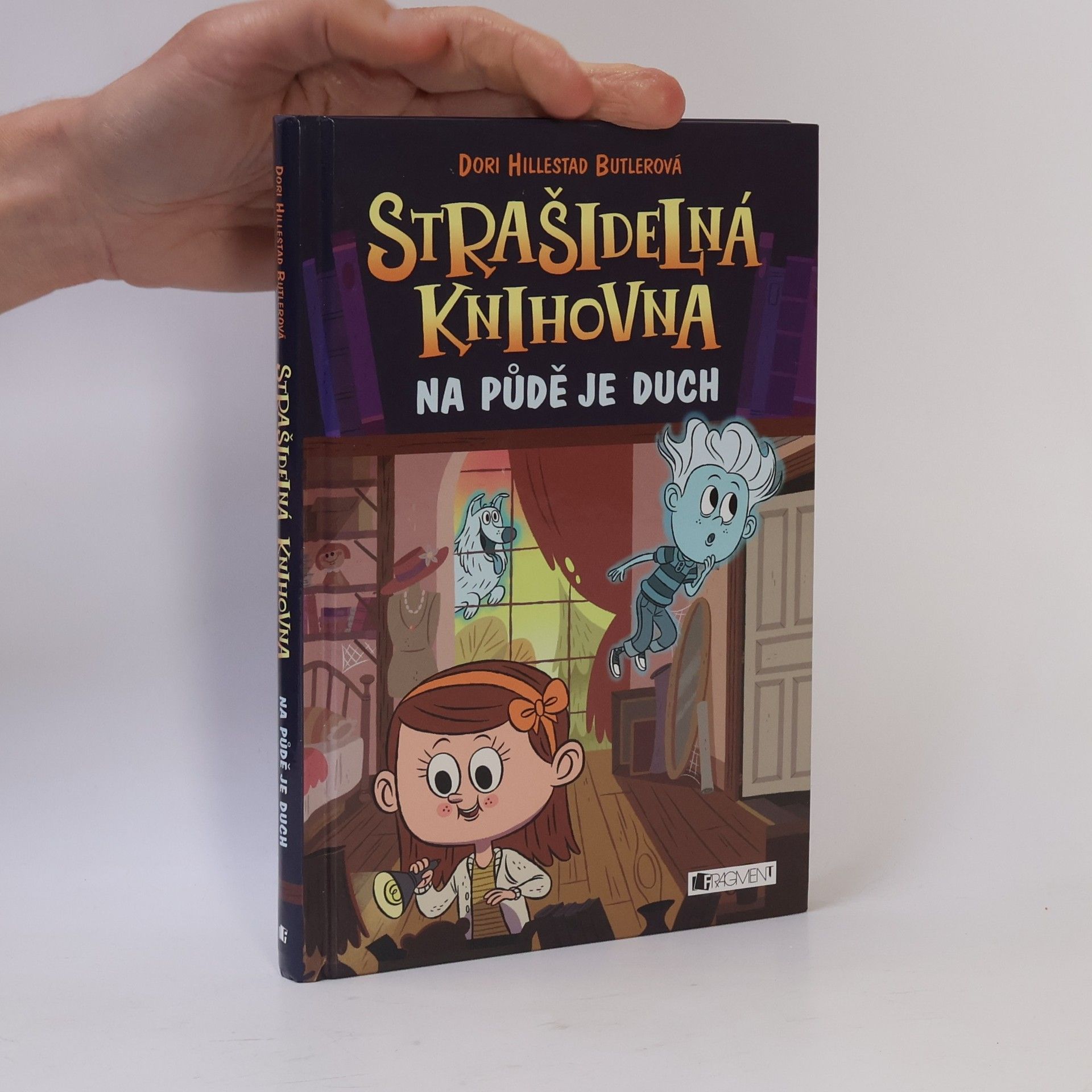 Dori Hillestad Butler Na půdě je duch