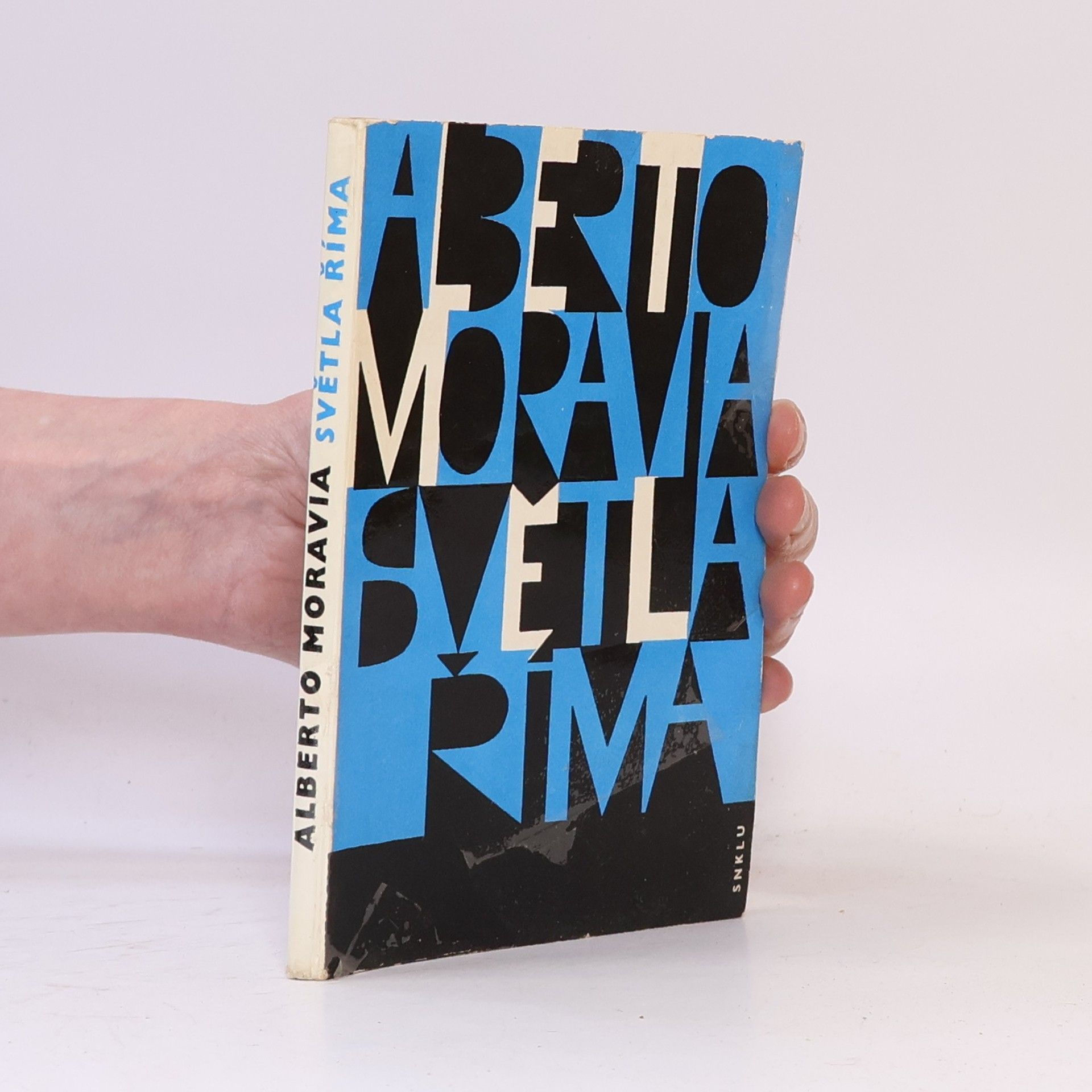 Alberto Moravia Světla Říma