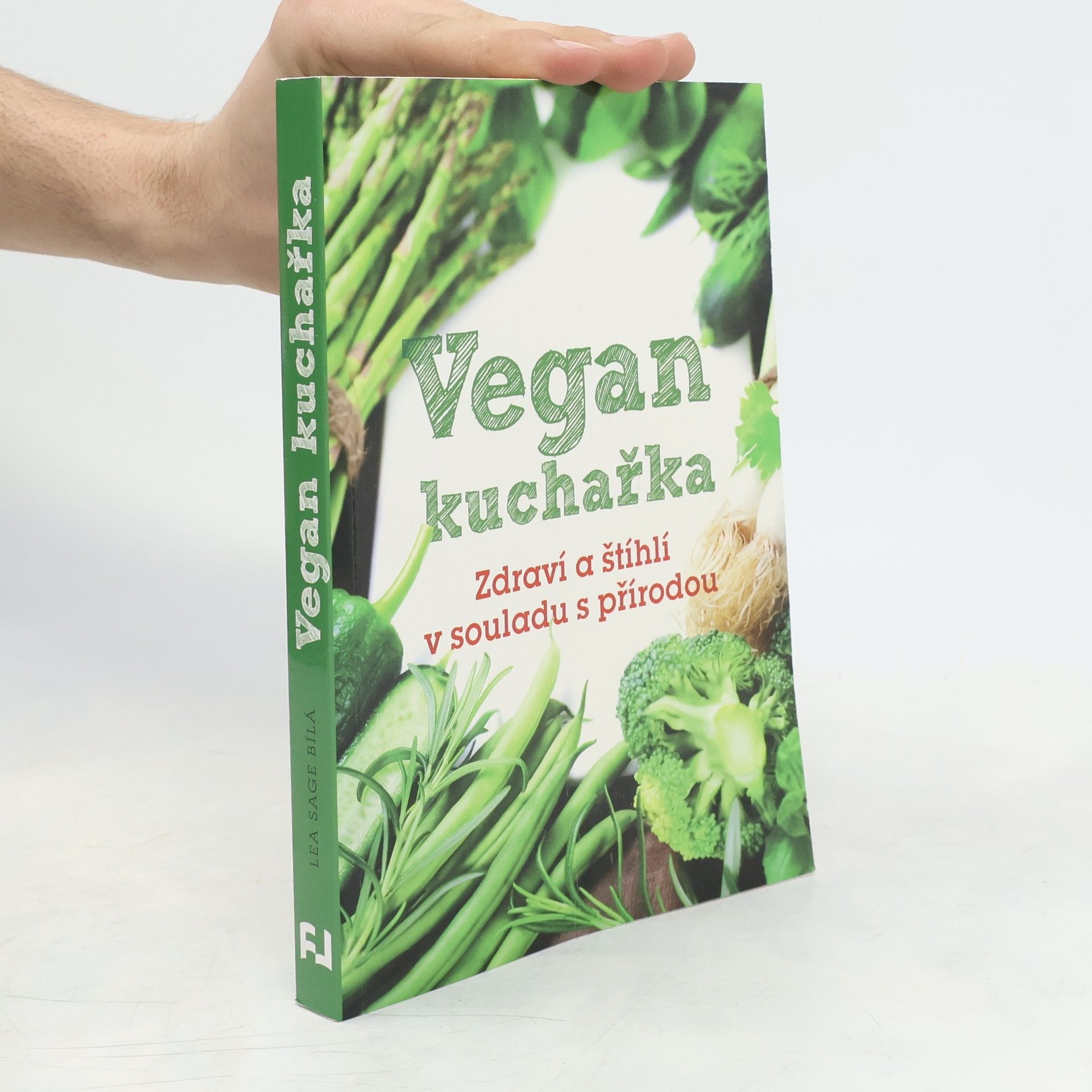 Lea Sage Bílá Vegan kuchařka: Zdraví a štíhlí v souladu s přírodou