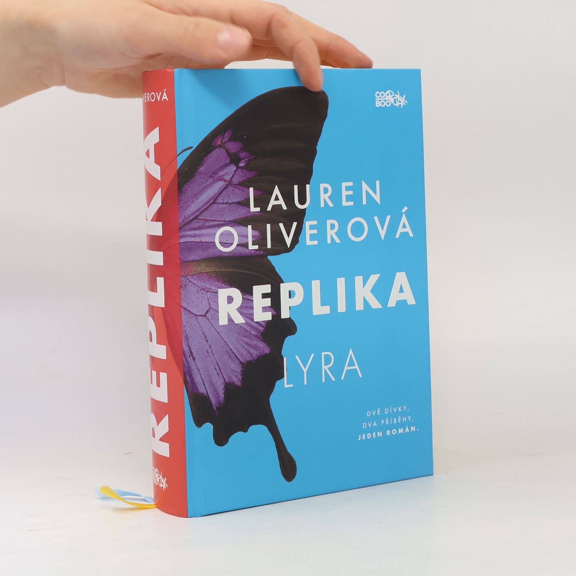 Lauren Oliver Replika. Lyra, Gemma