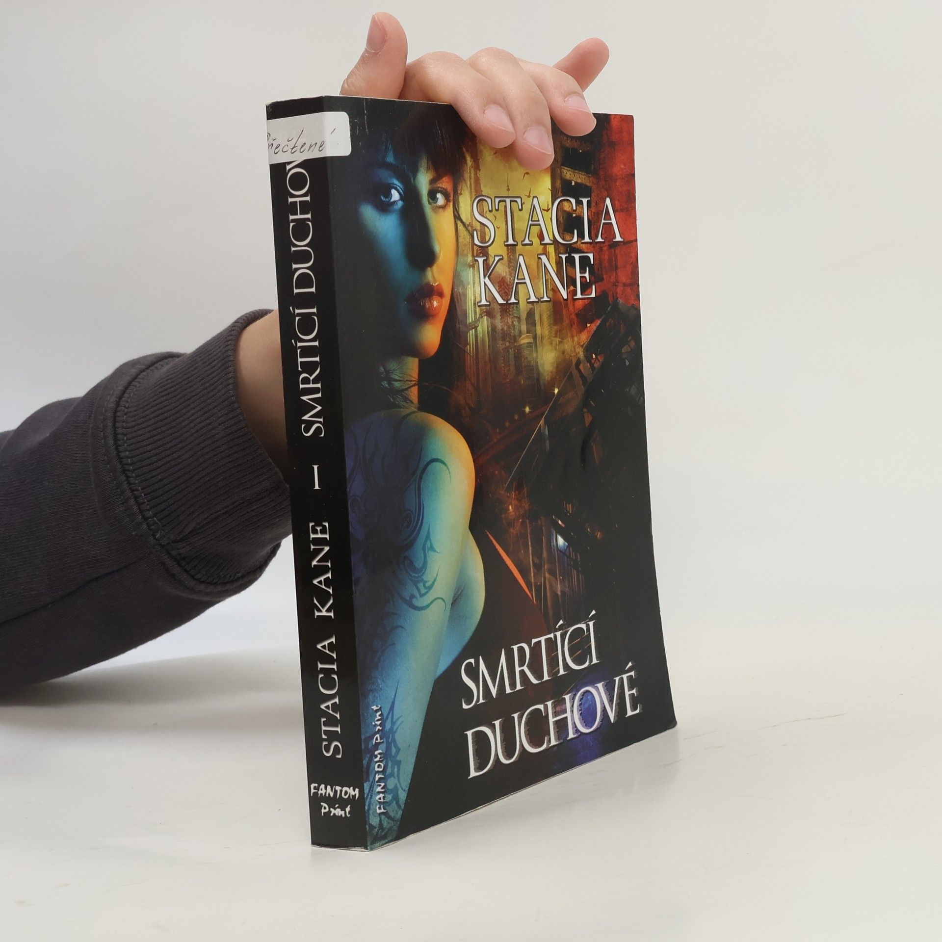 Stacia Kane Smrtící duchové