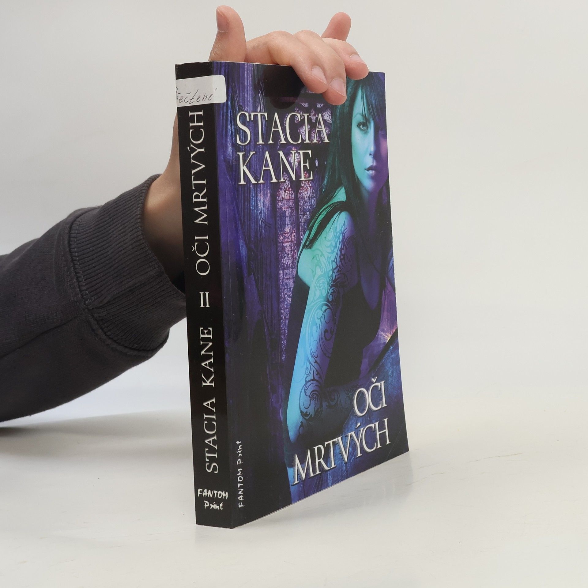 Stacia Kane Oči mrtvých