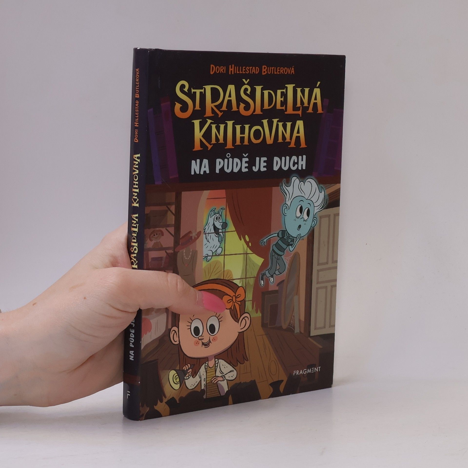 Dori Hillestad Butler Na půdě je duch