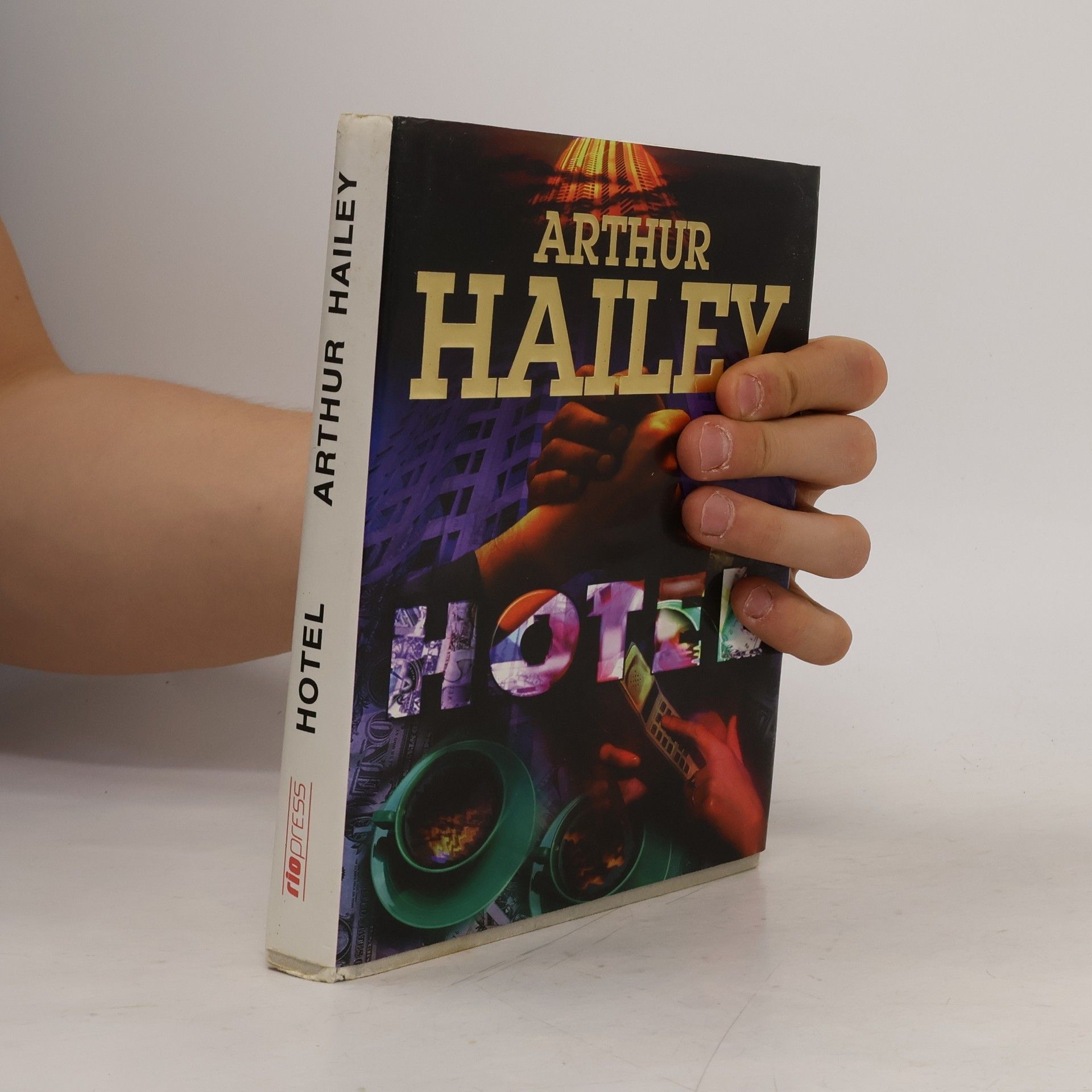 Arthur Hailey Hotel