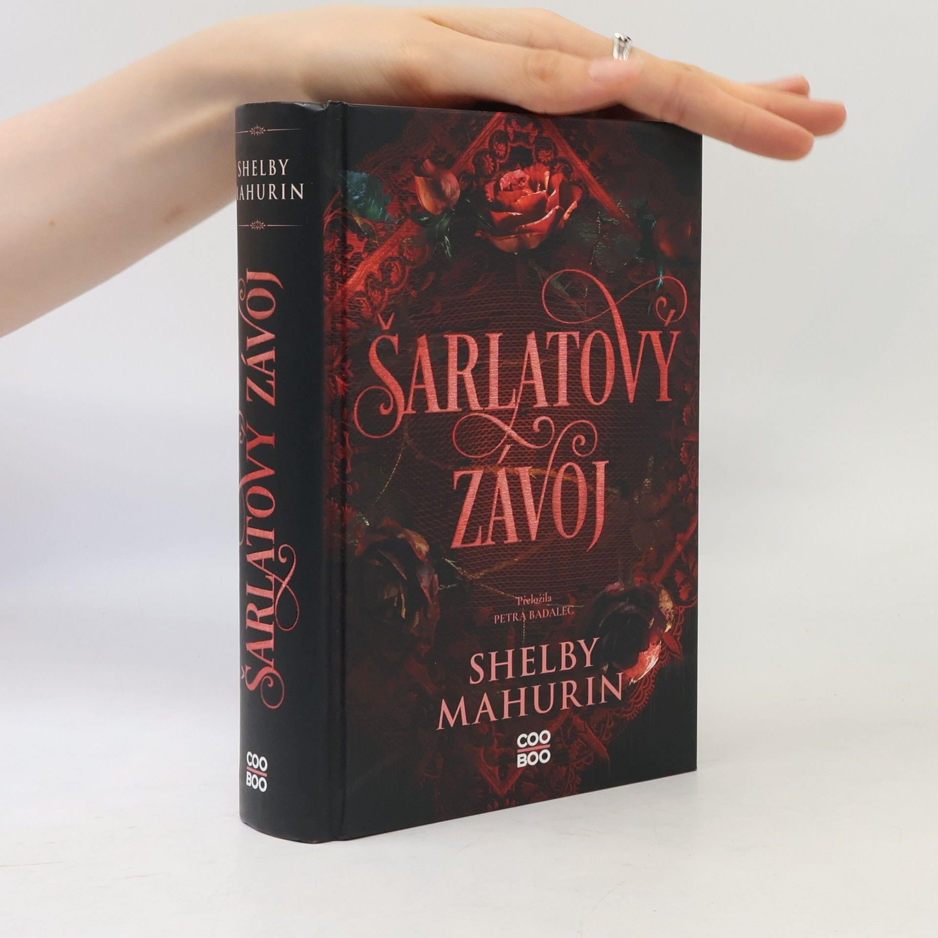 Shelby Mahurin Šarlatový závoj