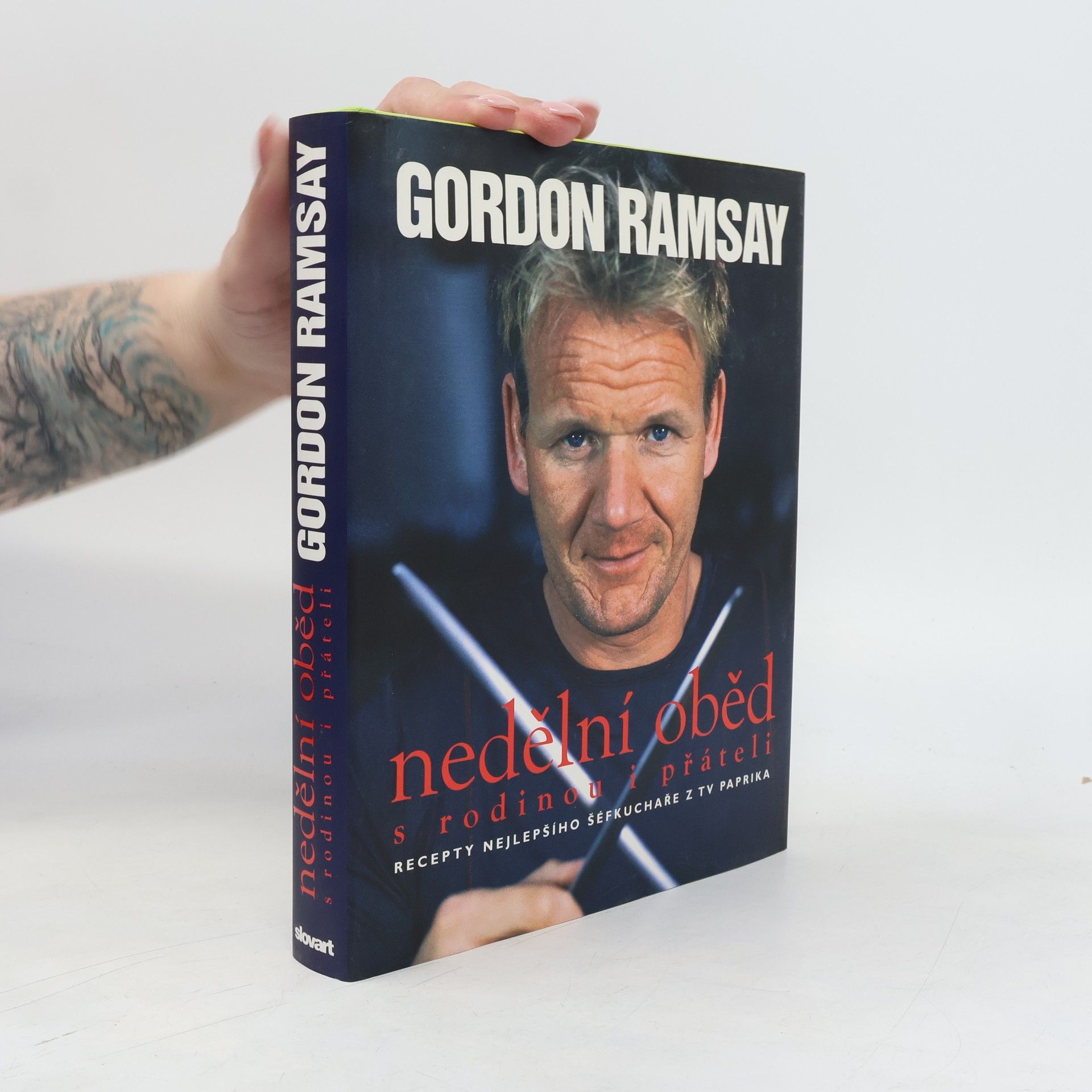 Gordon Ramsay Nedělní oběd : s rodinou i přáteli : recepty nejlepšího šéfkuchaře z TV Paprika