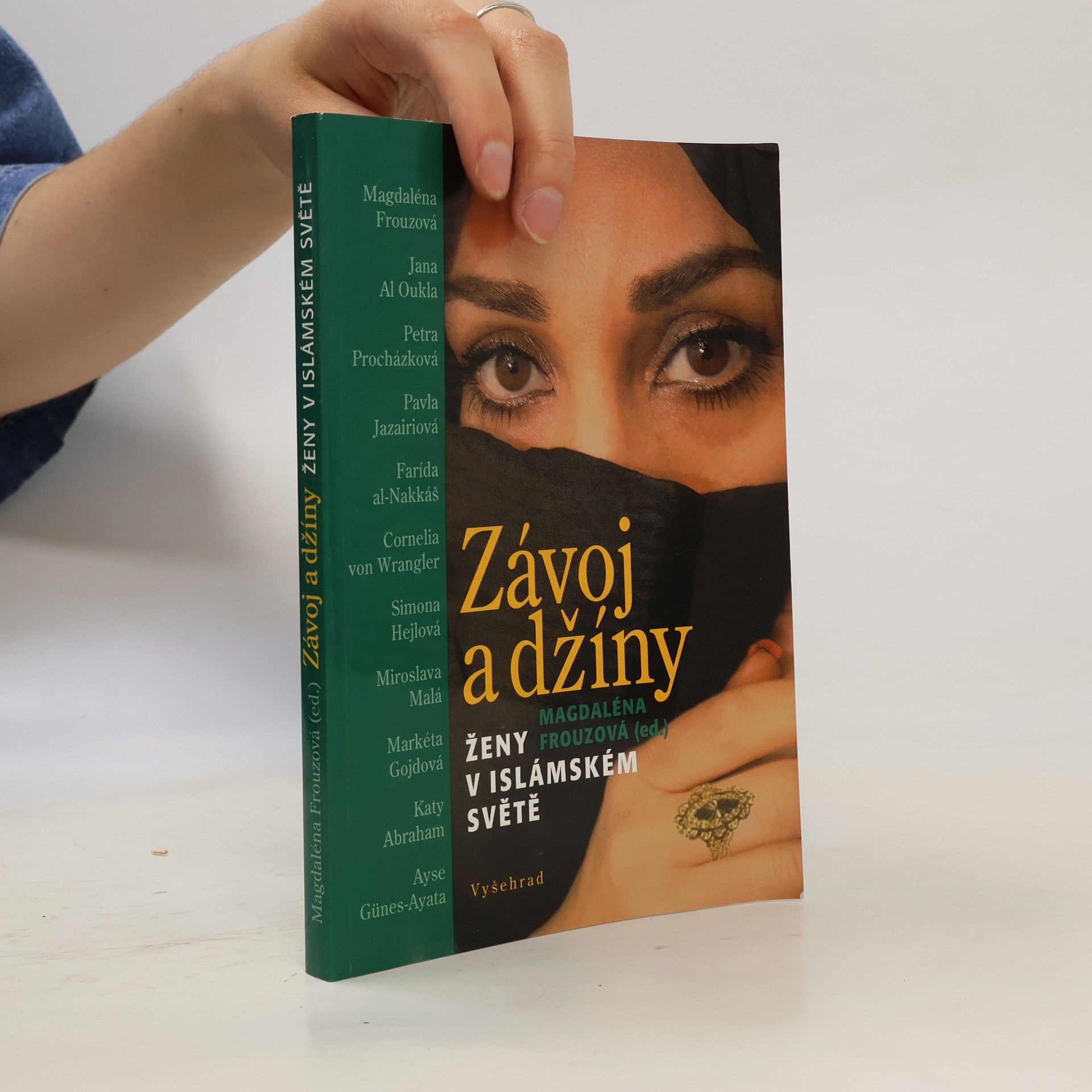 Magdaléna Frouzová Závoj a džíny