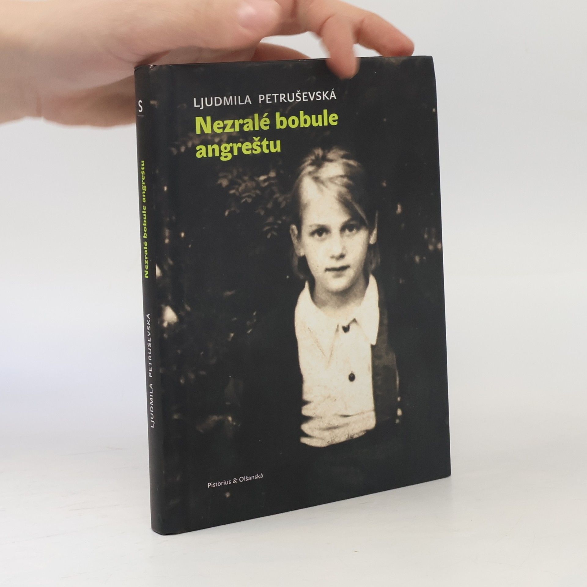 Nezralé bobule angreštu