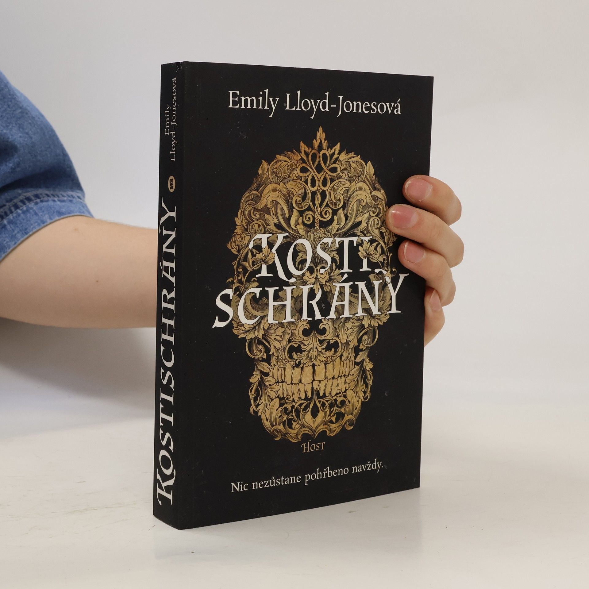 Emily Lloyd-Jones Kostischrány