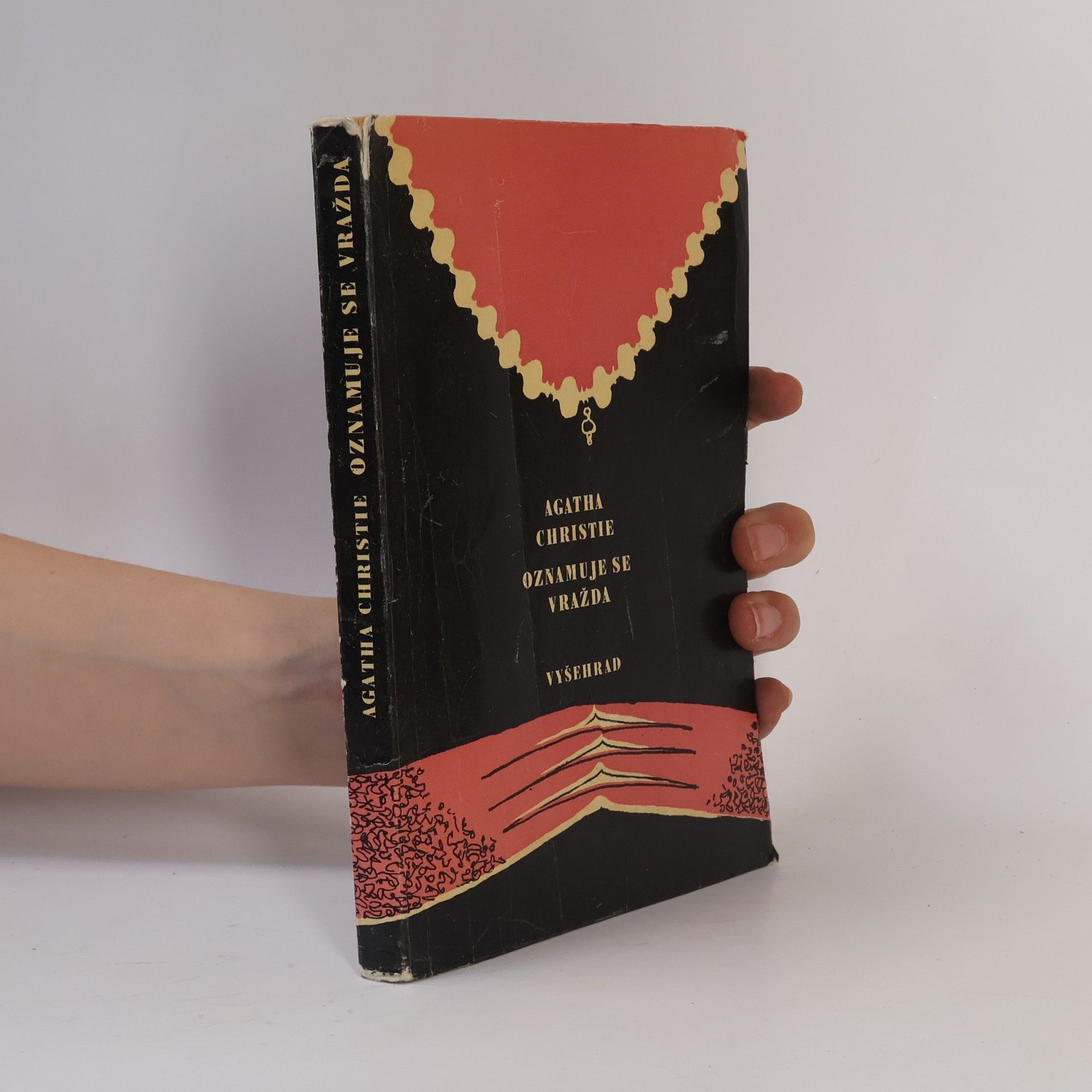 Agatha Christie Oznamuje se vražda