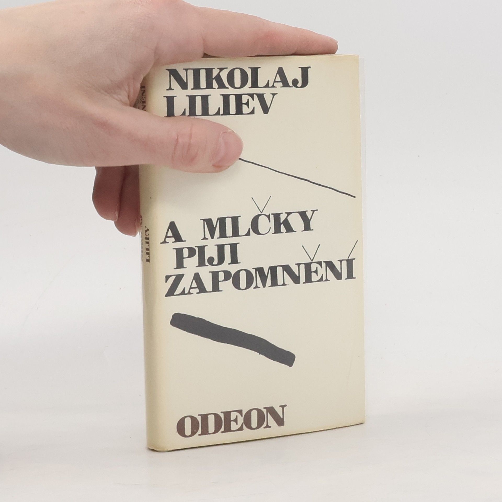 Nikolaj Liliev A mlčky piji zapomnění