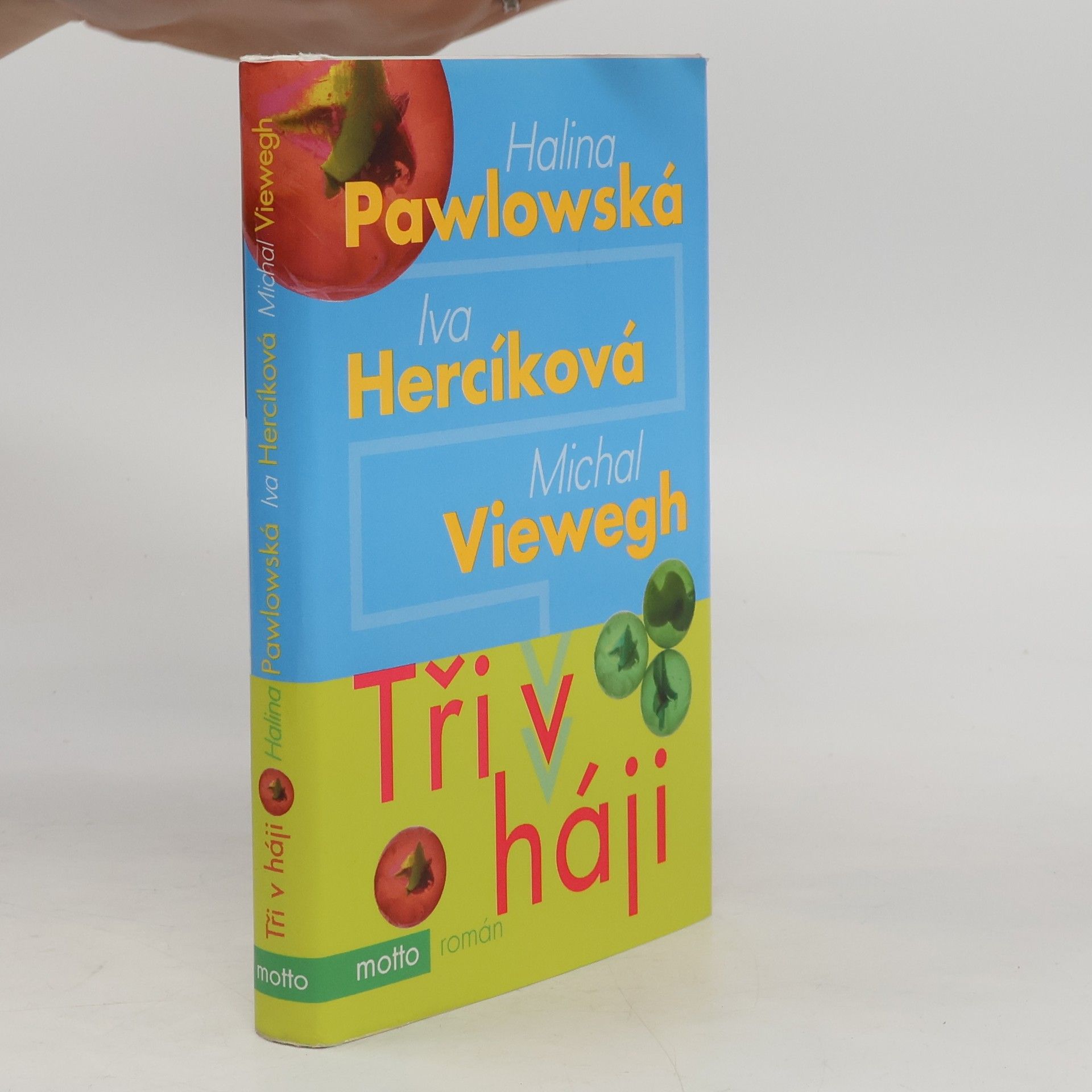 Tři v háji