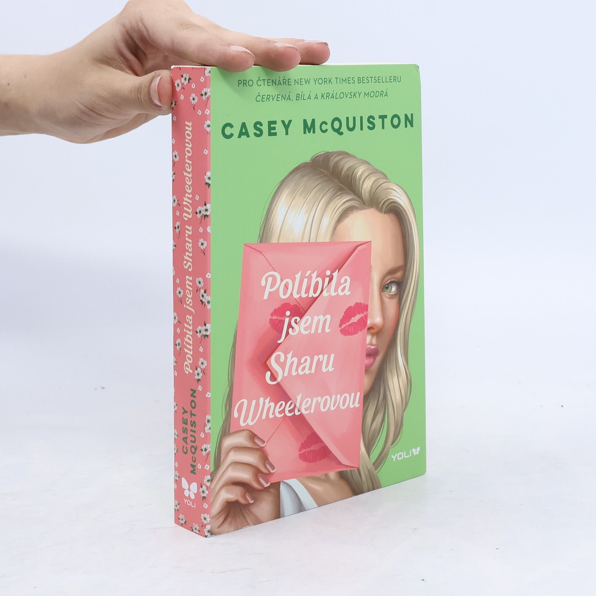 Casey McQuiston Políbila jsem Sharu Wheelerovou