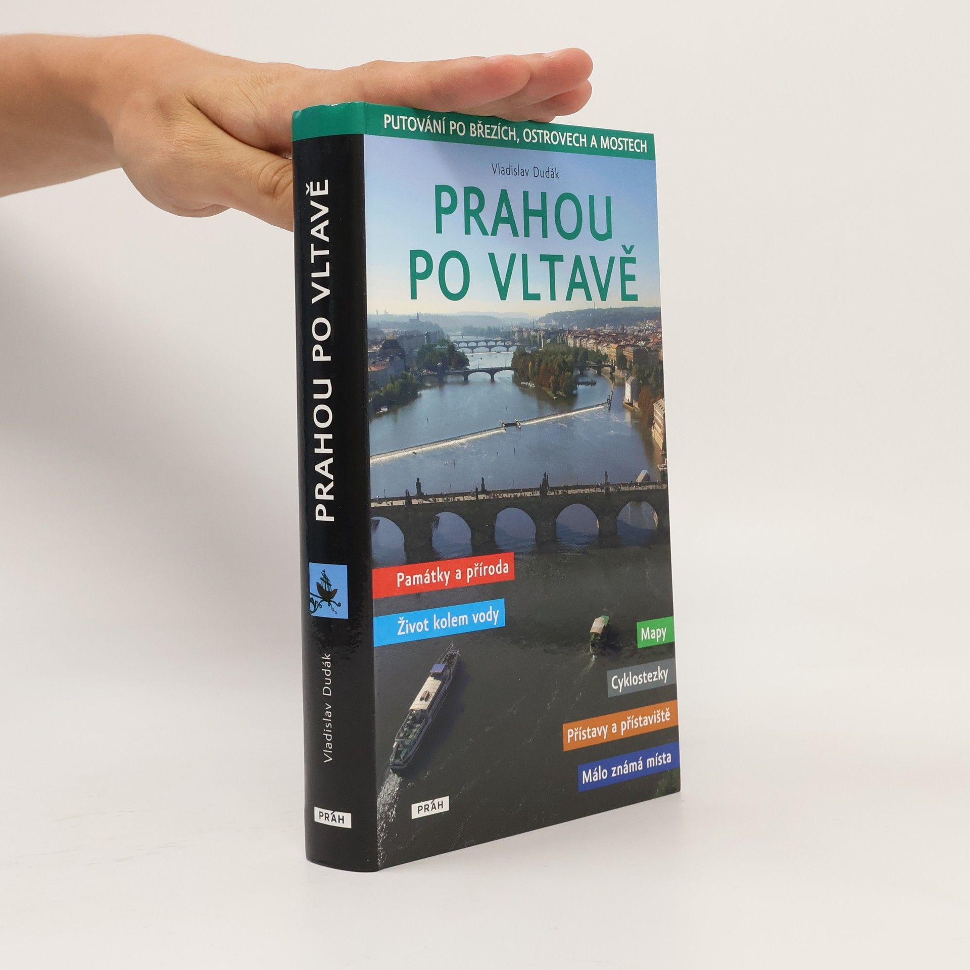 Prahou po Vltavě