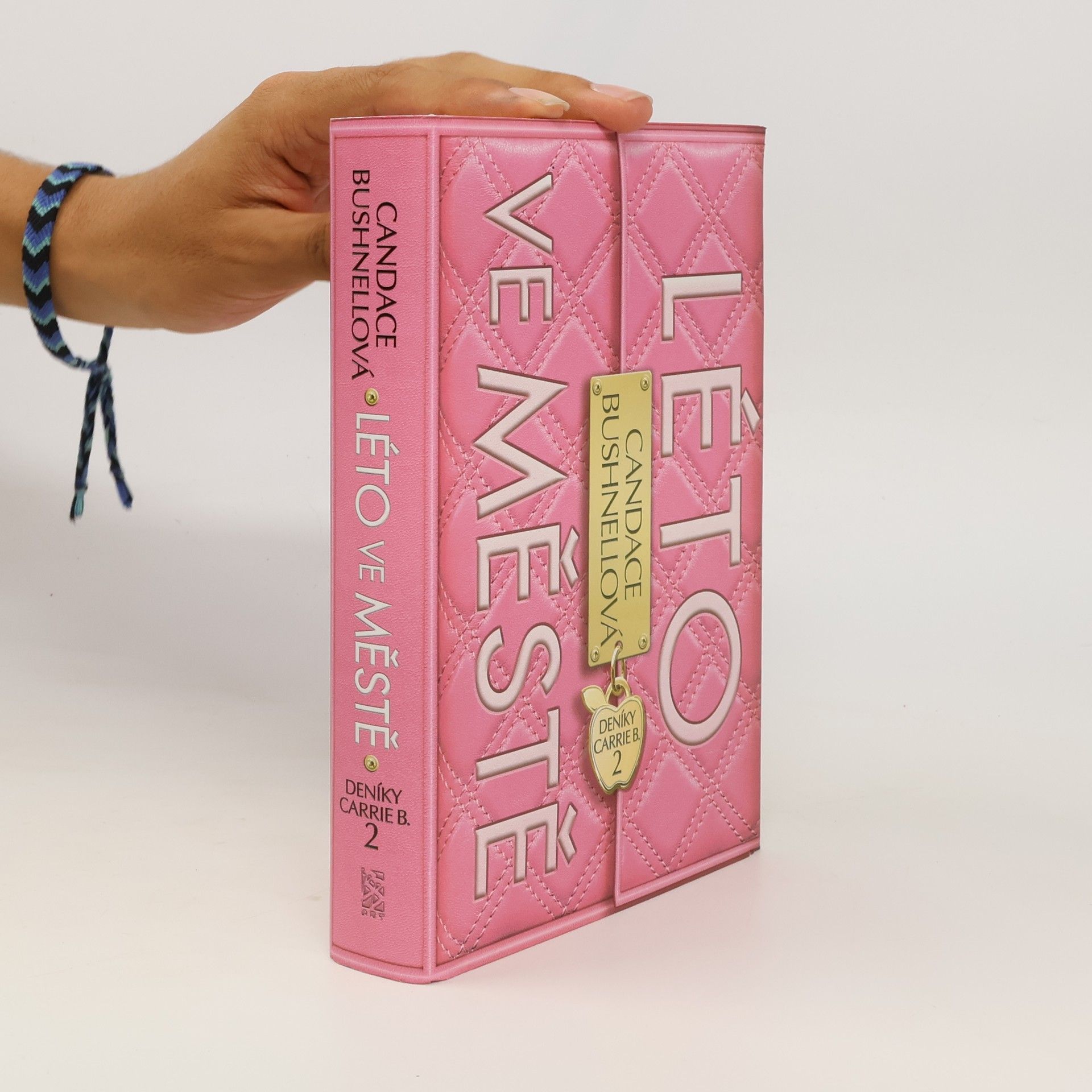 Candace Bushnell Deníky Carrie B. 2, Léto ve městě